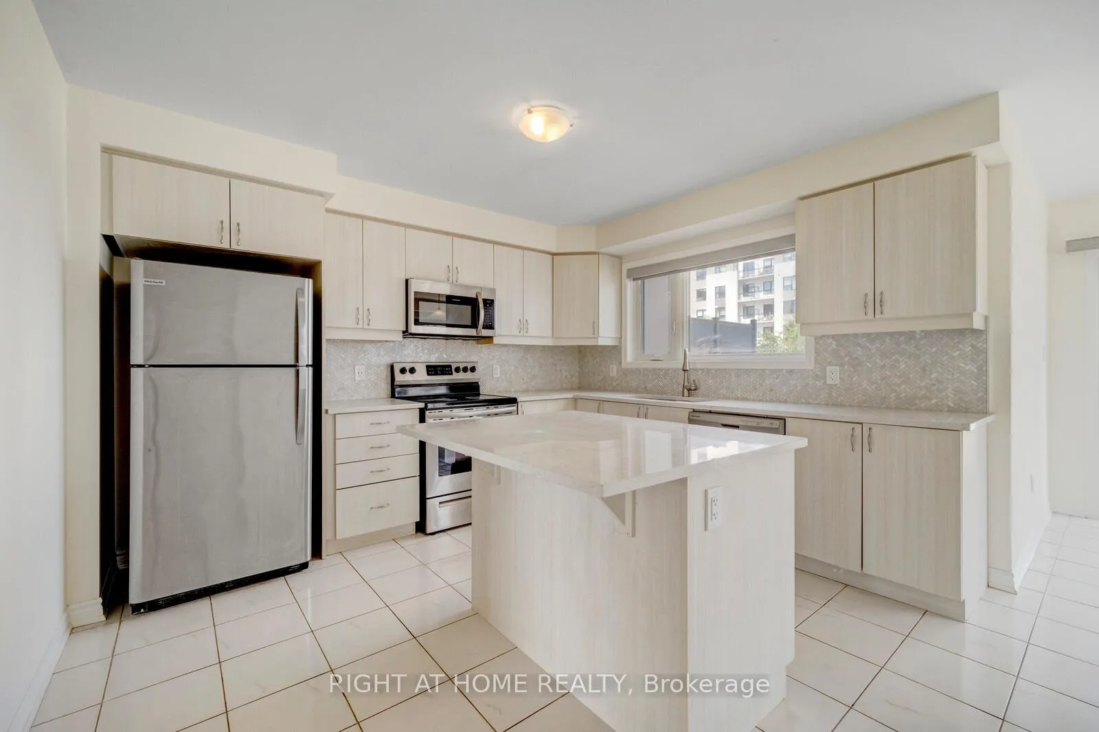 Photo 14 of Unit 7, 1125 Leger Way, Milton, Ford — HOMEH