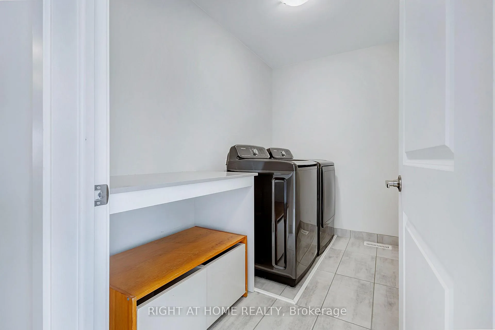 Photo 23 of 500 Triangle Street, Ottawa, Kanata - Emerald Meadows/Trailwest — HOMEH