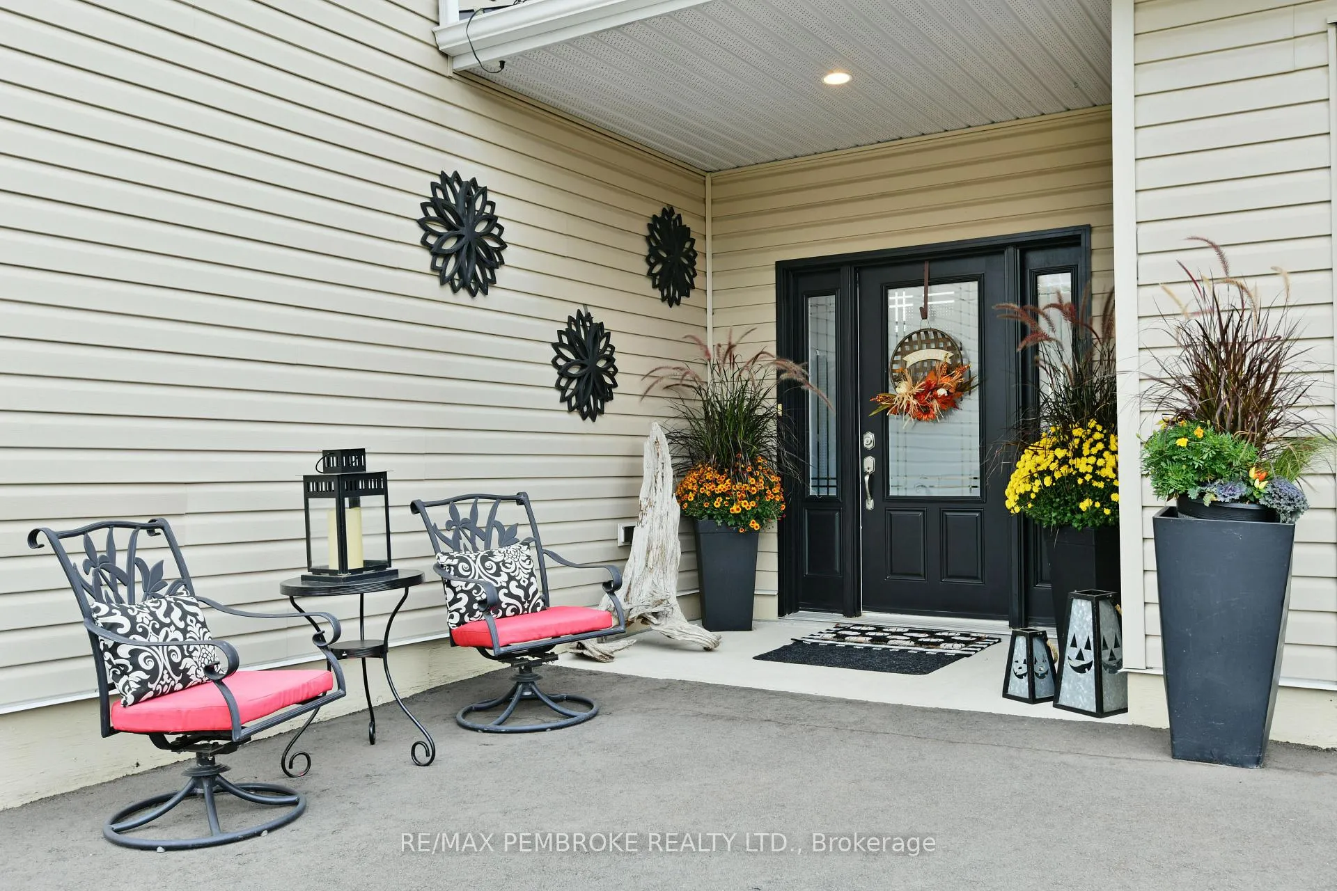 Photo 3 of 35 Vera Crescent, Whitewater Region, Beachburg — HOMEH