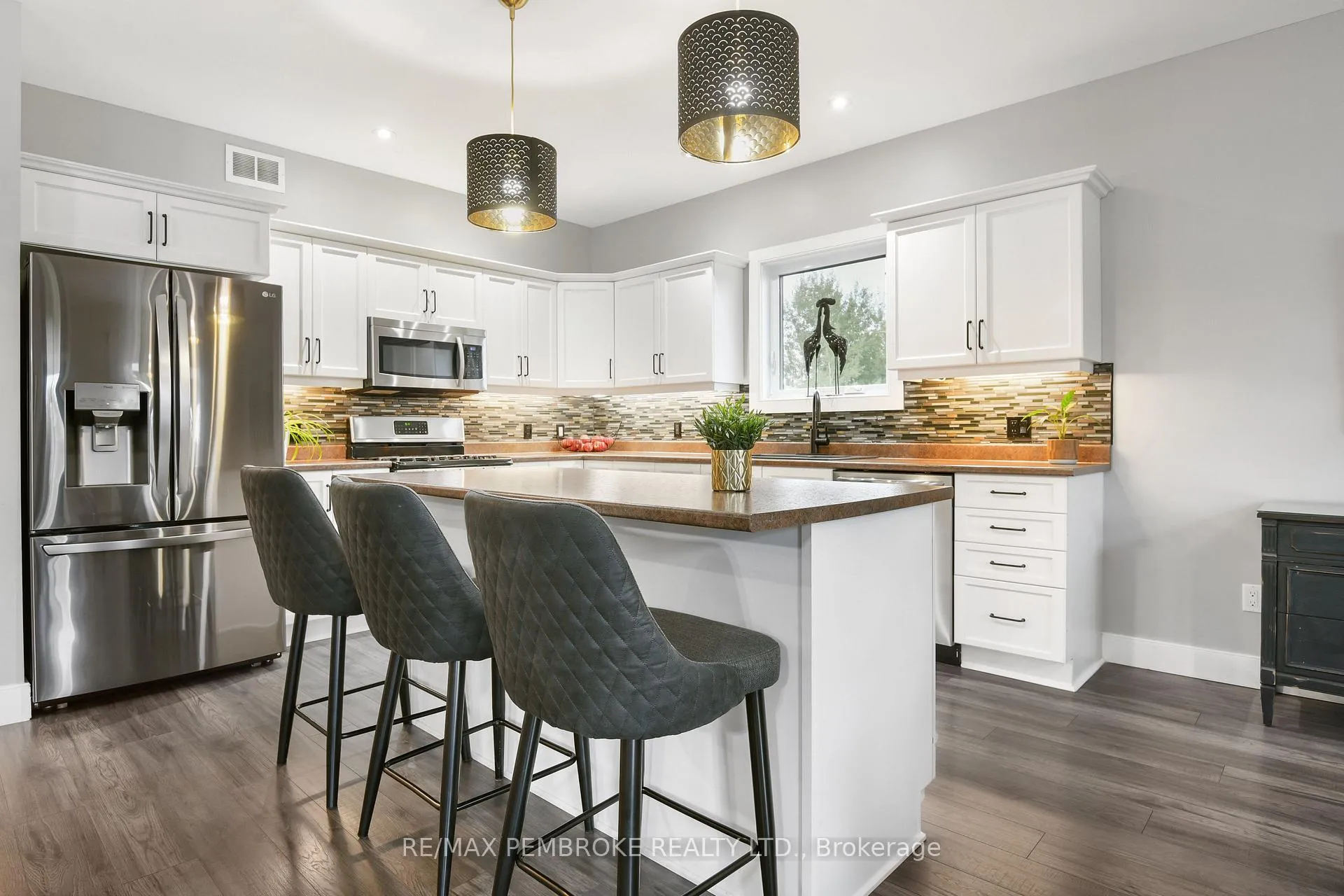Photo 17 of 35 Vera Crescent, Whitewater Region, Beachburg — HOMEH