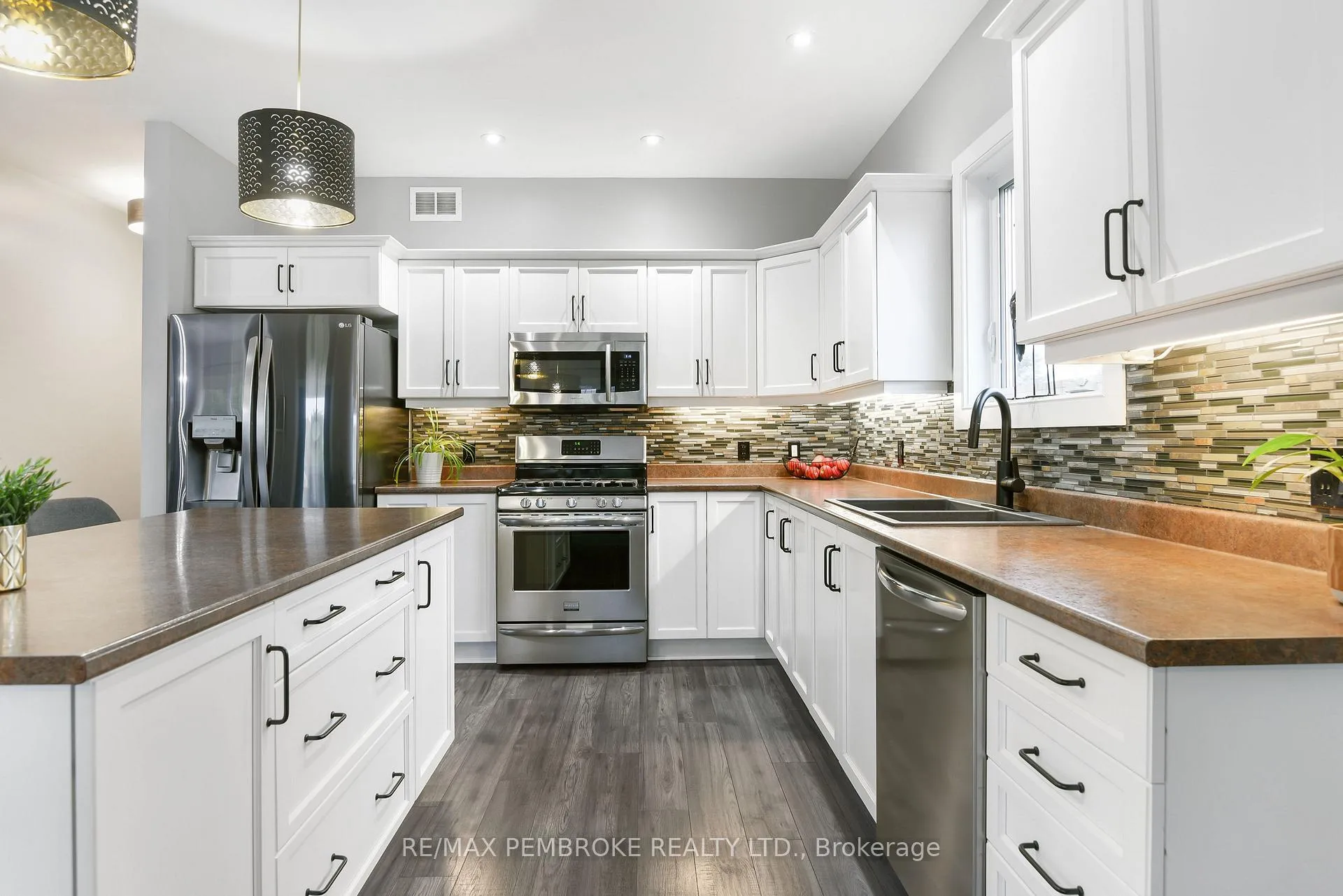 Photo 18 of 35 Vera Crescent, Whitewater Region, Beachburg — HOMEH