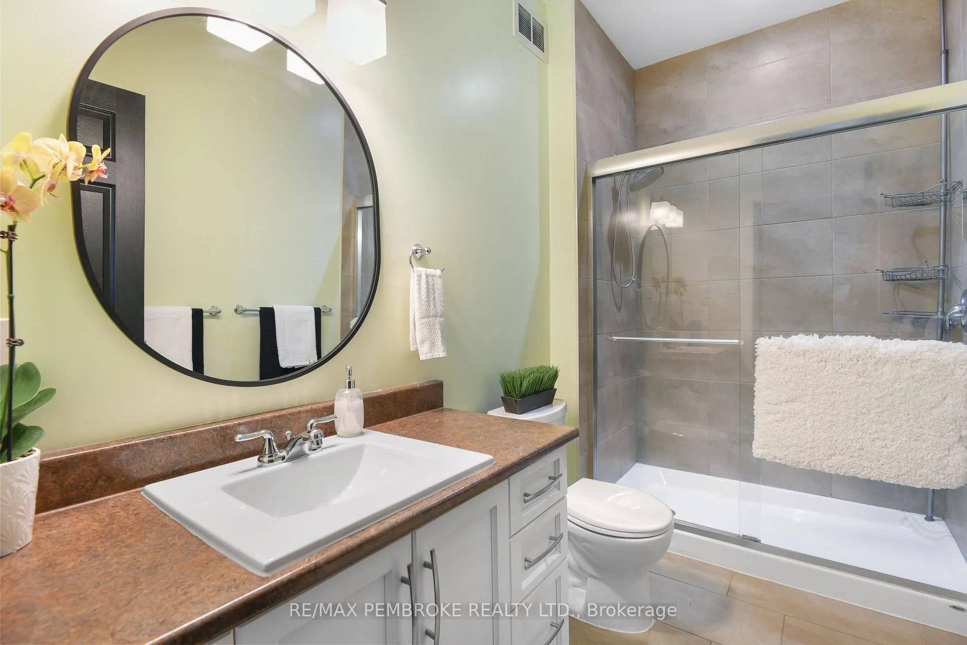 Photo 21 of 35 Vera Crescent, Whitewater Region, Beachburg — HOMEH
