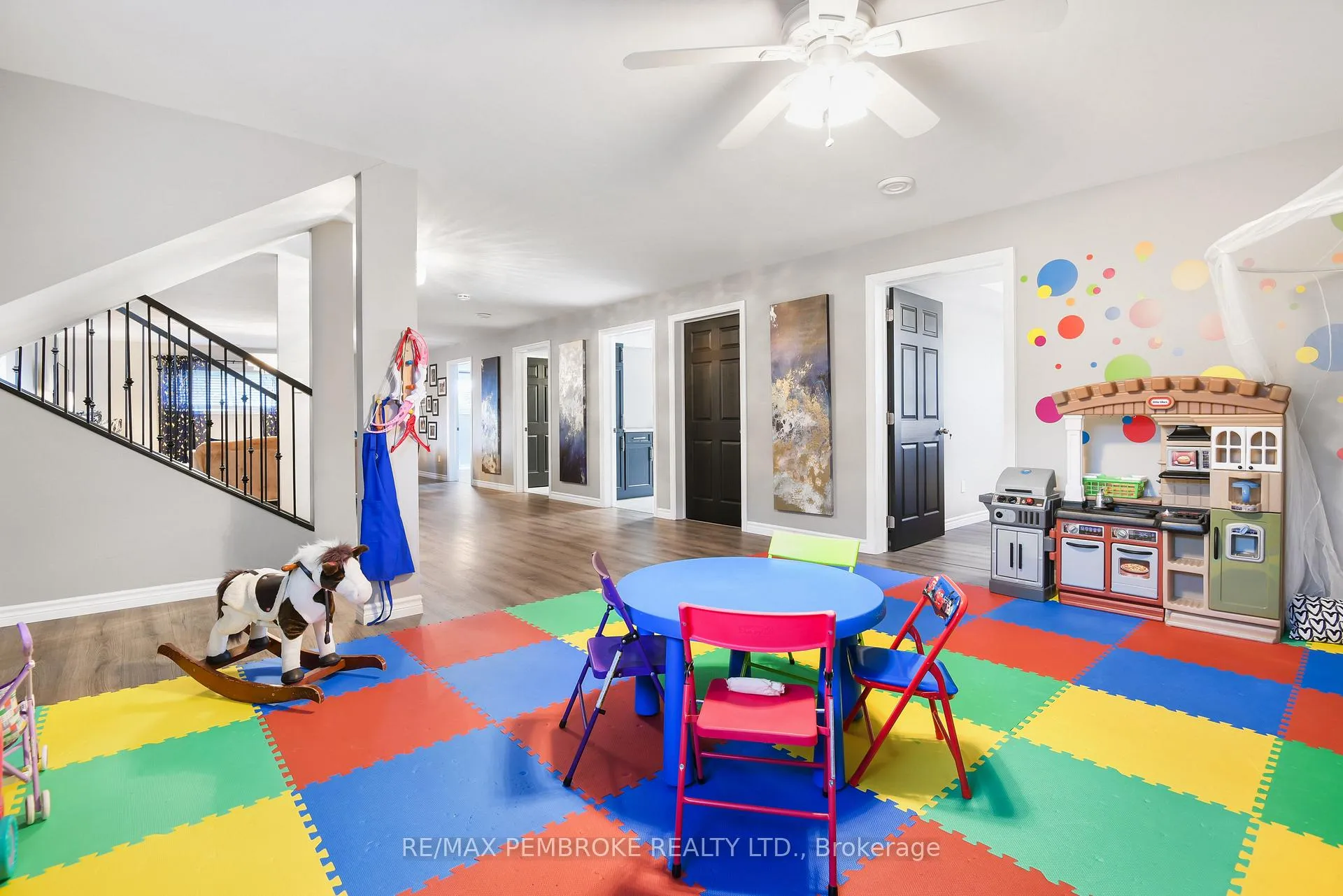 Photo 33 of 35 Vera Crescent, Whitewater Region, Beachburg — HOMEH