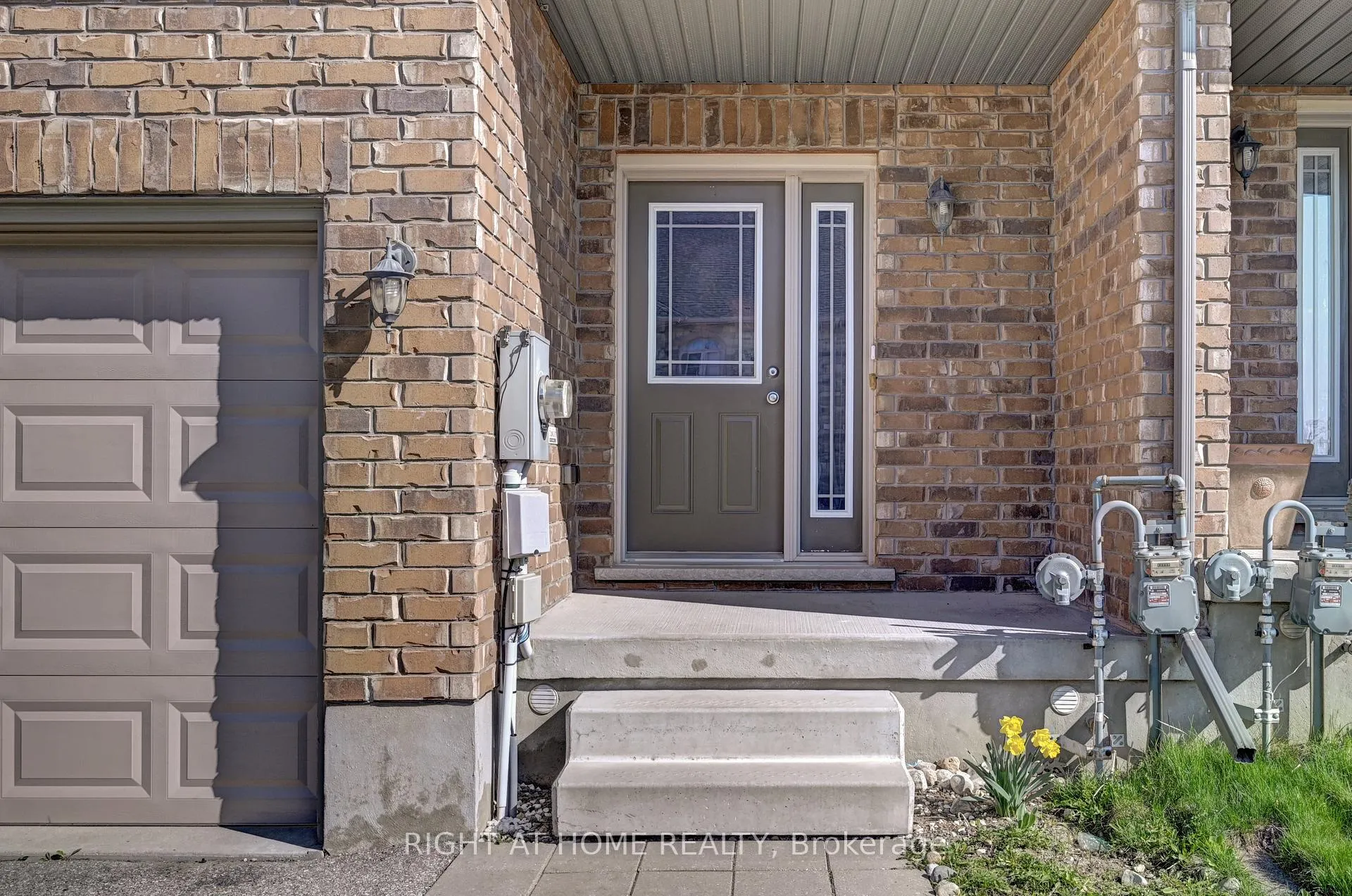 Photo 2 of 33 Mussen Street, Guelph, Victoria North — HOMEH