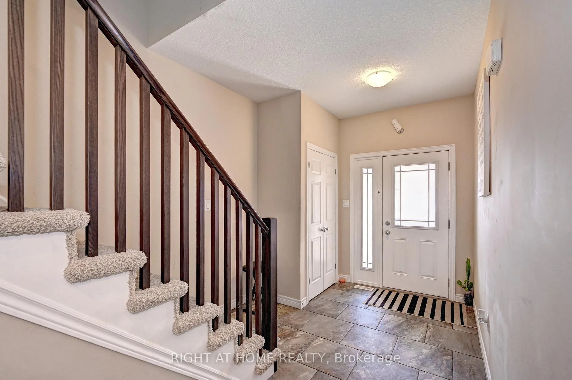 Photo 3 of 33 Mussen Street, Guelph, Victoria North — HOMEH
