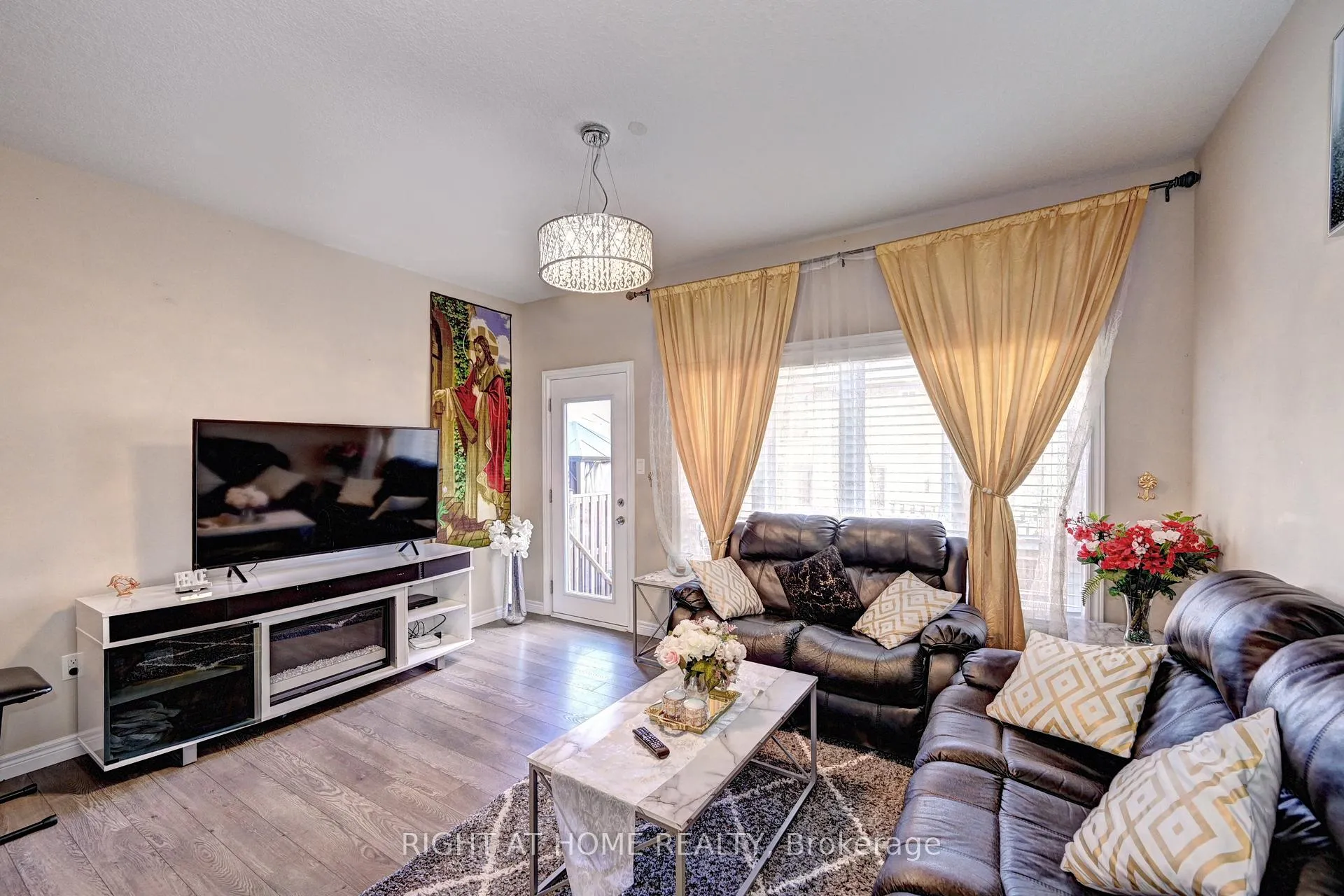 Photo 6 of 33 Mussen Street, Guelph, Victoria North — HOMEH