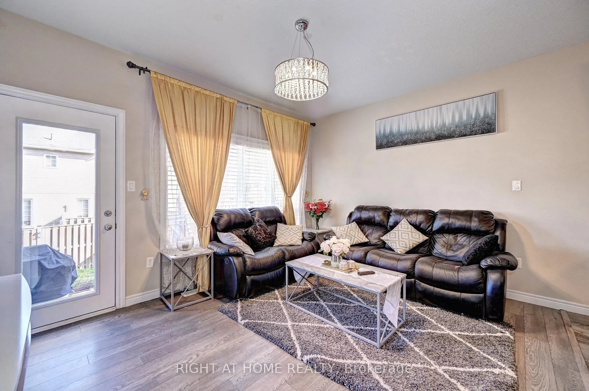 Photo 7 of 33 Mussen Street, Guelph, Victoria North — HOMEH