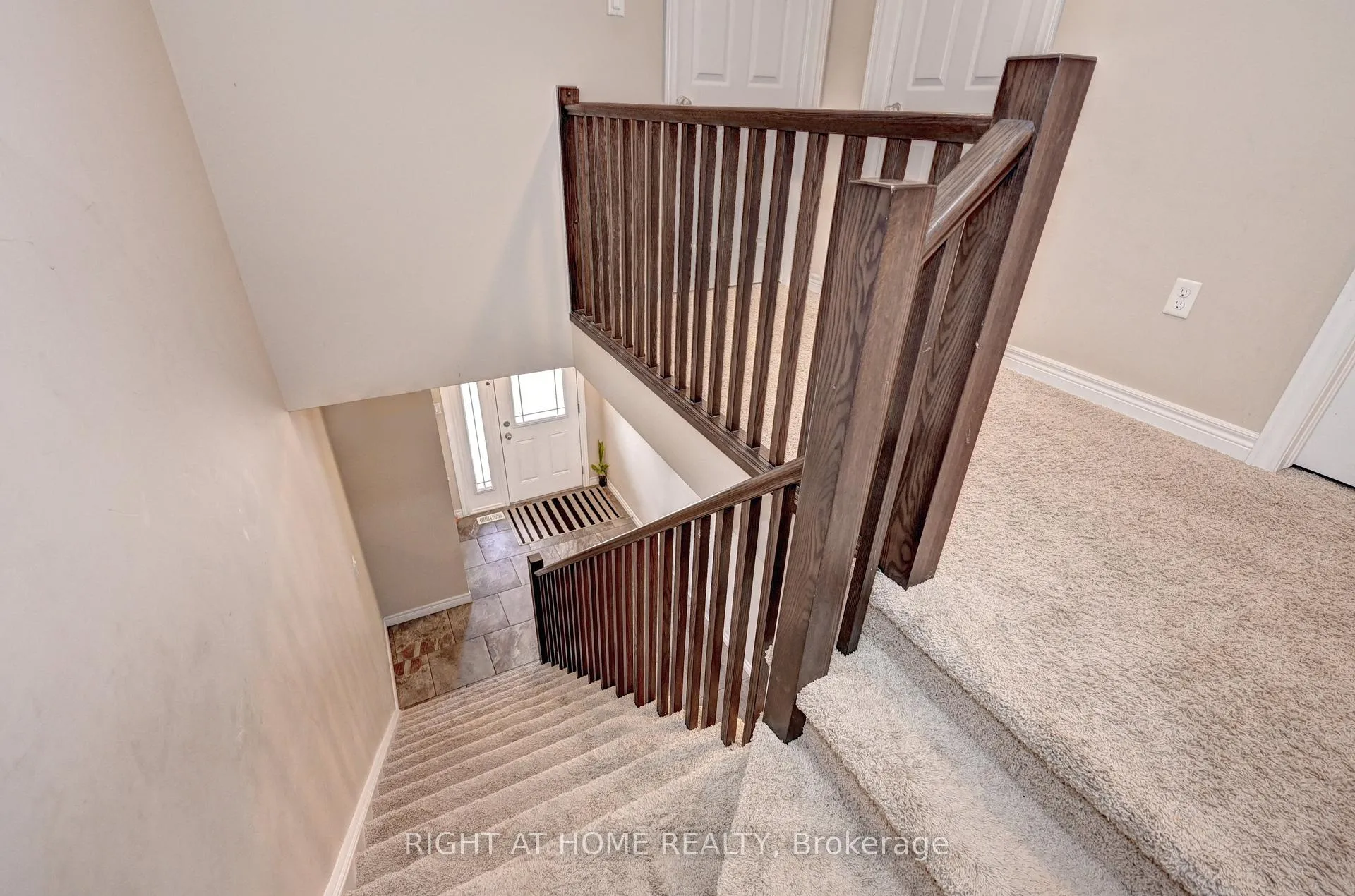 Photo 13 of 33 Mussen Street, Guelph, Victoria North — HOMEH