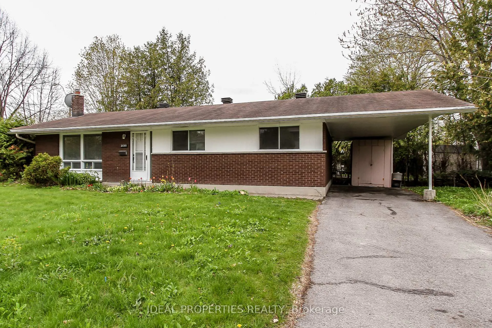 Photo 2 of 2699 Stone Crescent, Ottawa, Redwood Park — HOMEH