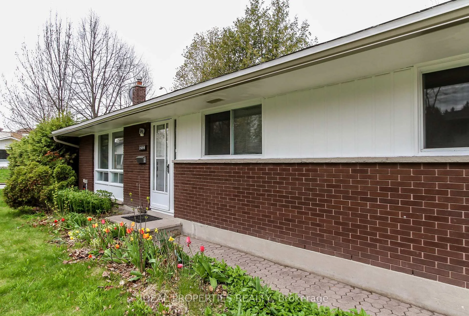 Photo 3 of 2699 Stone Crescent, Ottawa, Redwood Park — HOMEH