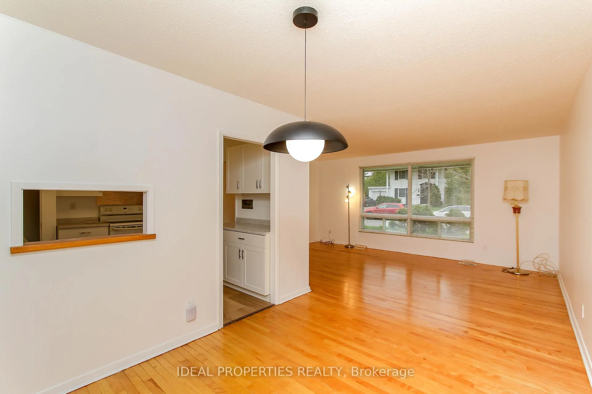 Photo 6 of 2699 Stone Crescent, Ottawa, Redwood Park — HOMEH