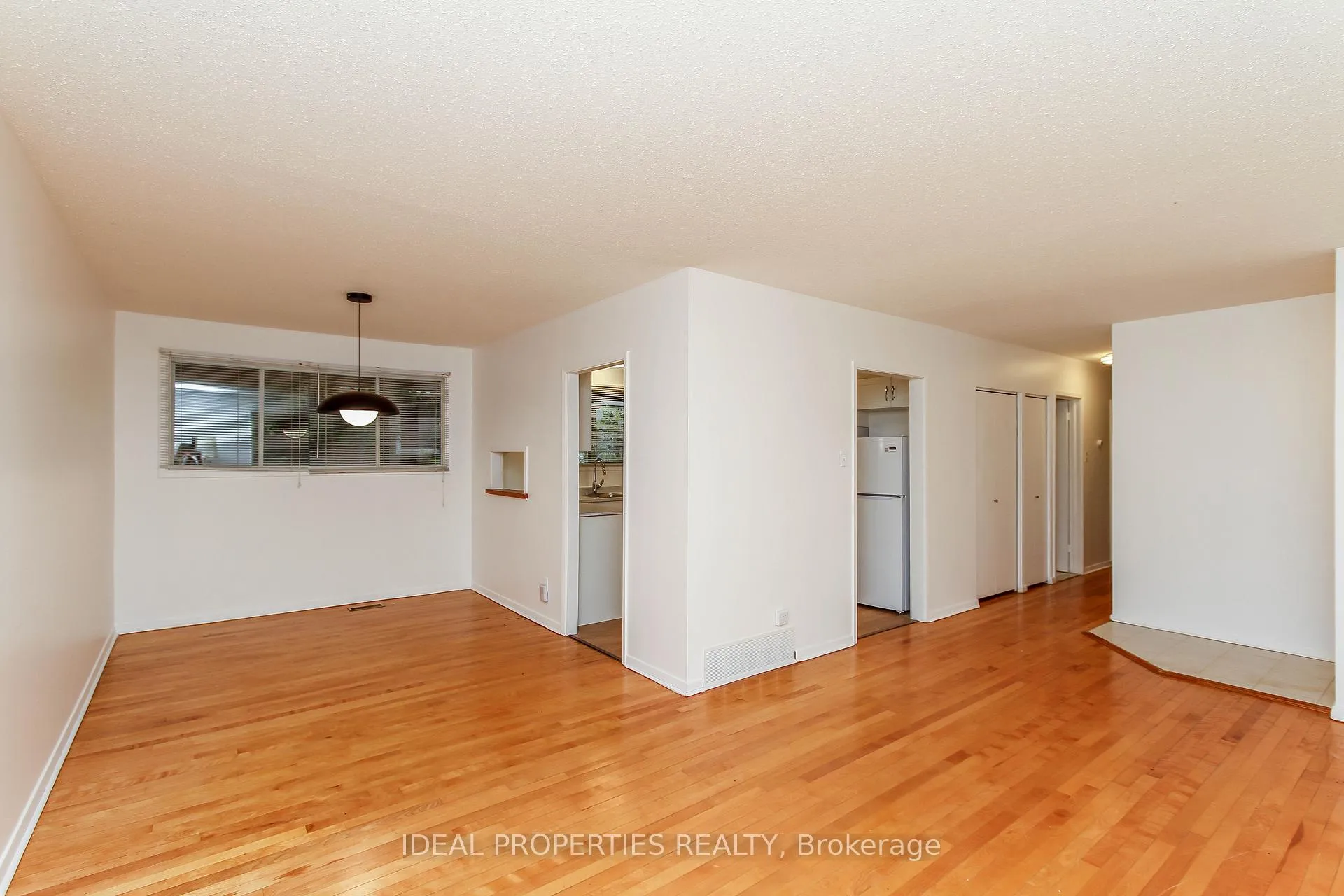 Photo 7 of 2699 Stone Crescent, Ottawa, Redwood Park — HOMEH