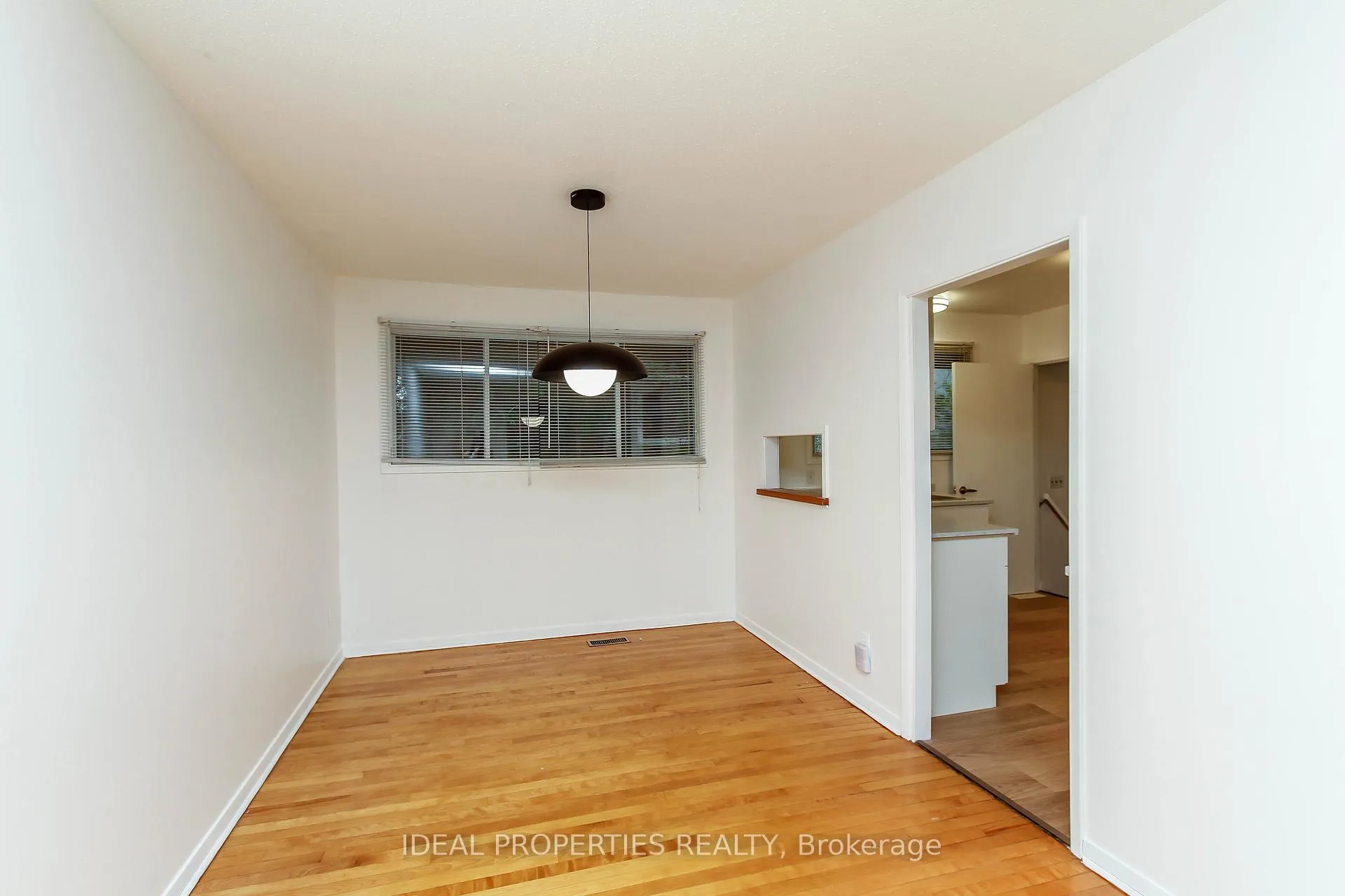 Photo 8 of 2699 Stone Crescent, Ottawa, Redwood Park — HOMEH