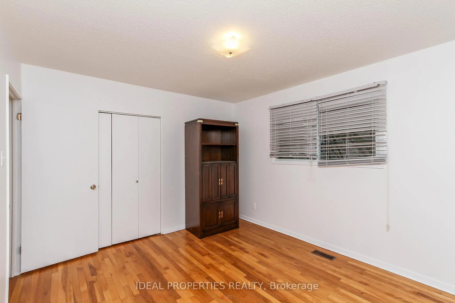 Photo 16 of 2699 Stone Crescent, Ottawa, Redwood Park — HOMEH