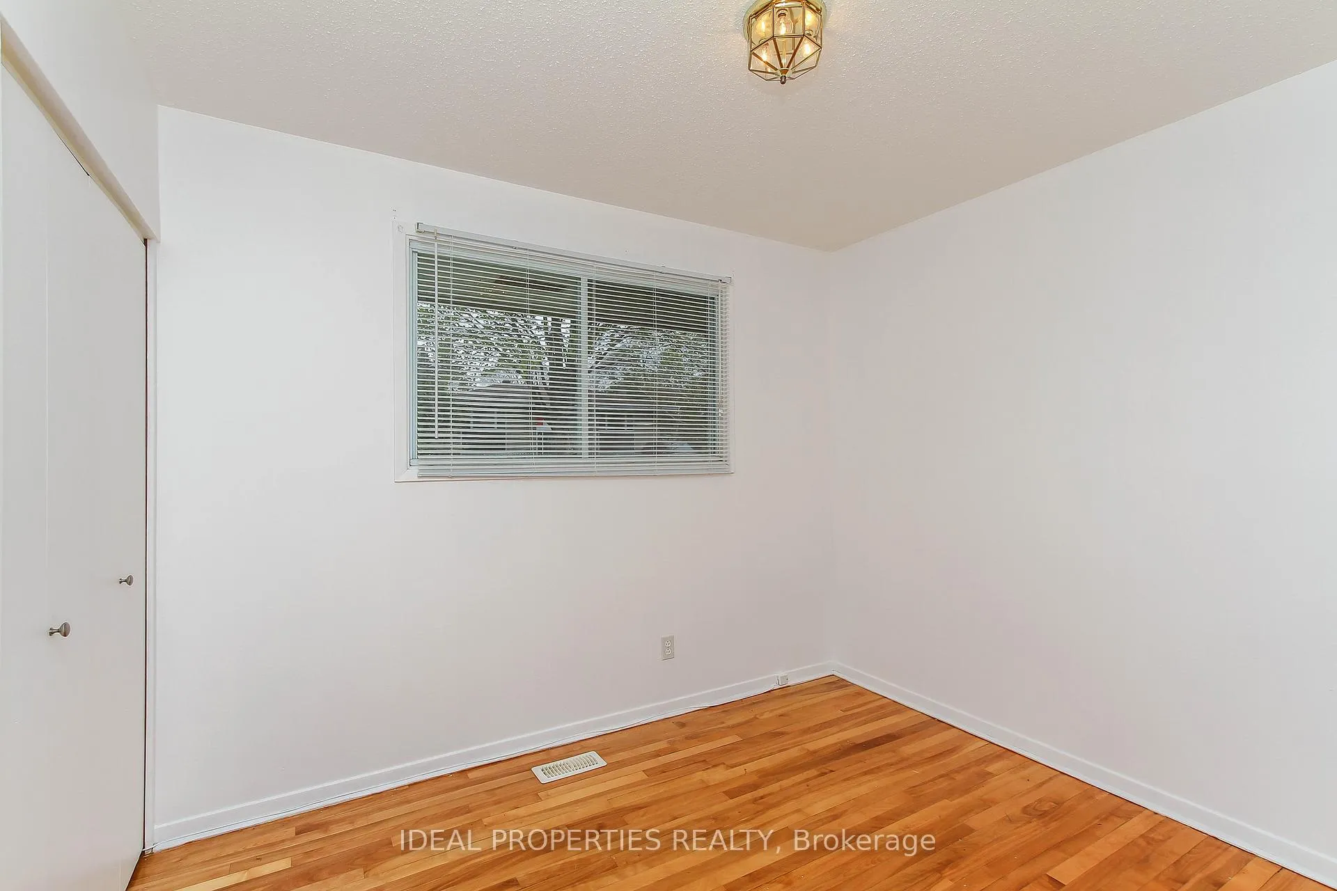 Photo 17 of 2699 Stone Crescent, Ottawa, Redwood Park — HOMEH