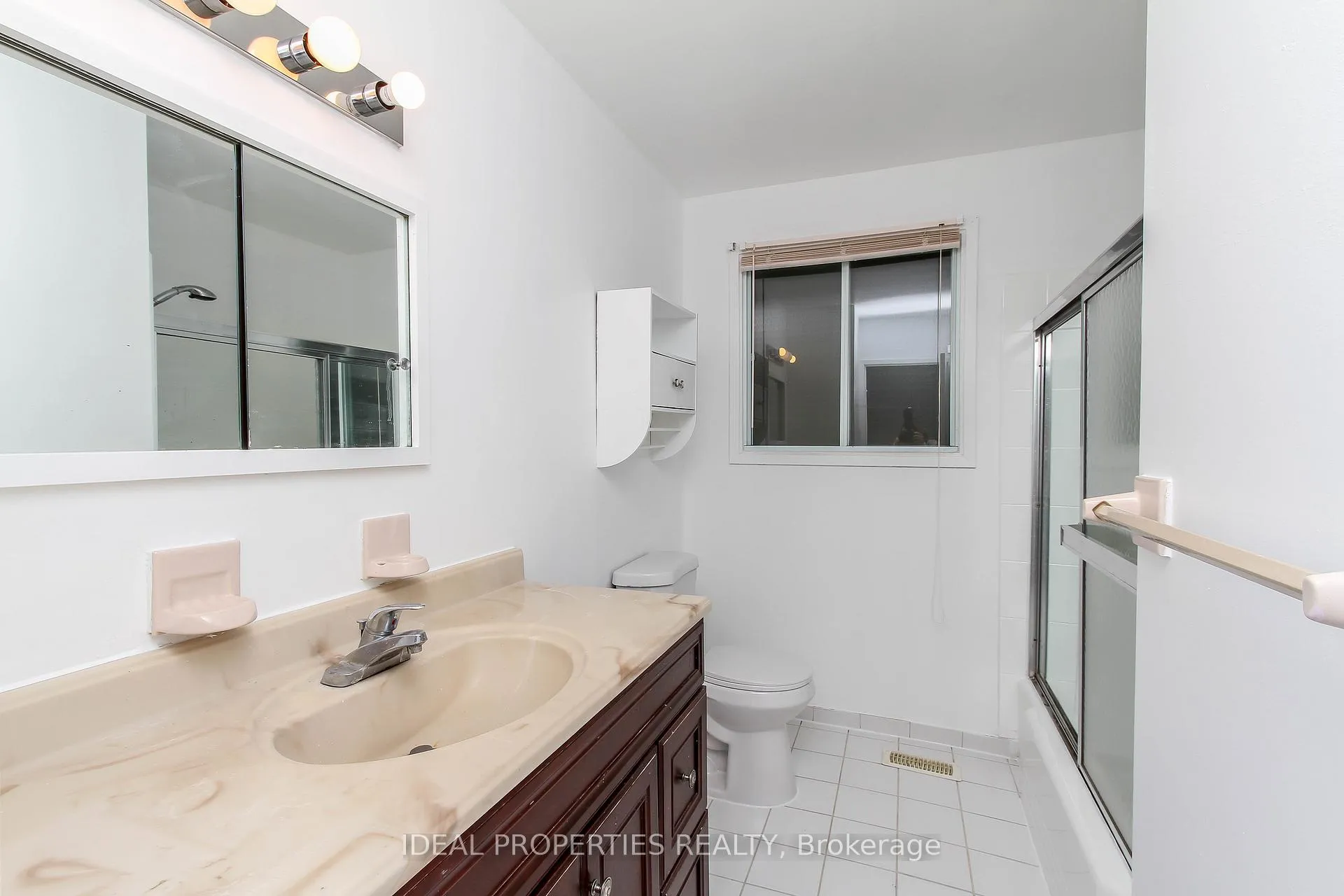 Photo 18 of 2699 Stone Crescent, Ottawa, Redwood Park — HOMEH