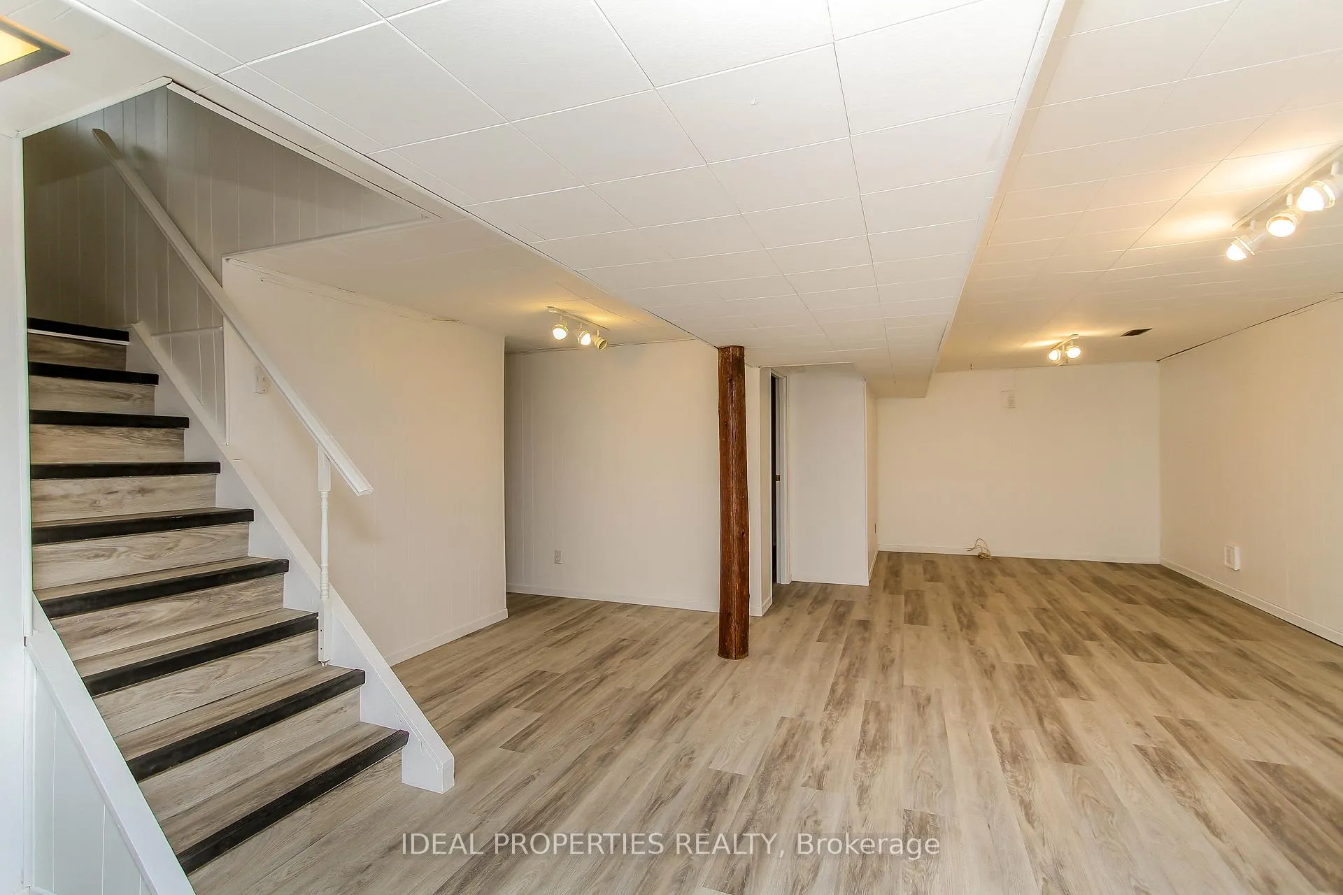 Photo 19 of 2699 Stone Crescent, Ottawa, Redwood Park — HOMEH