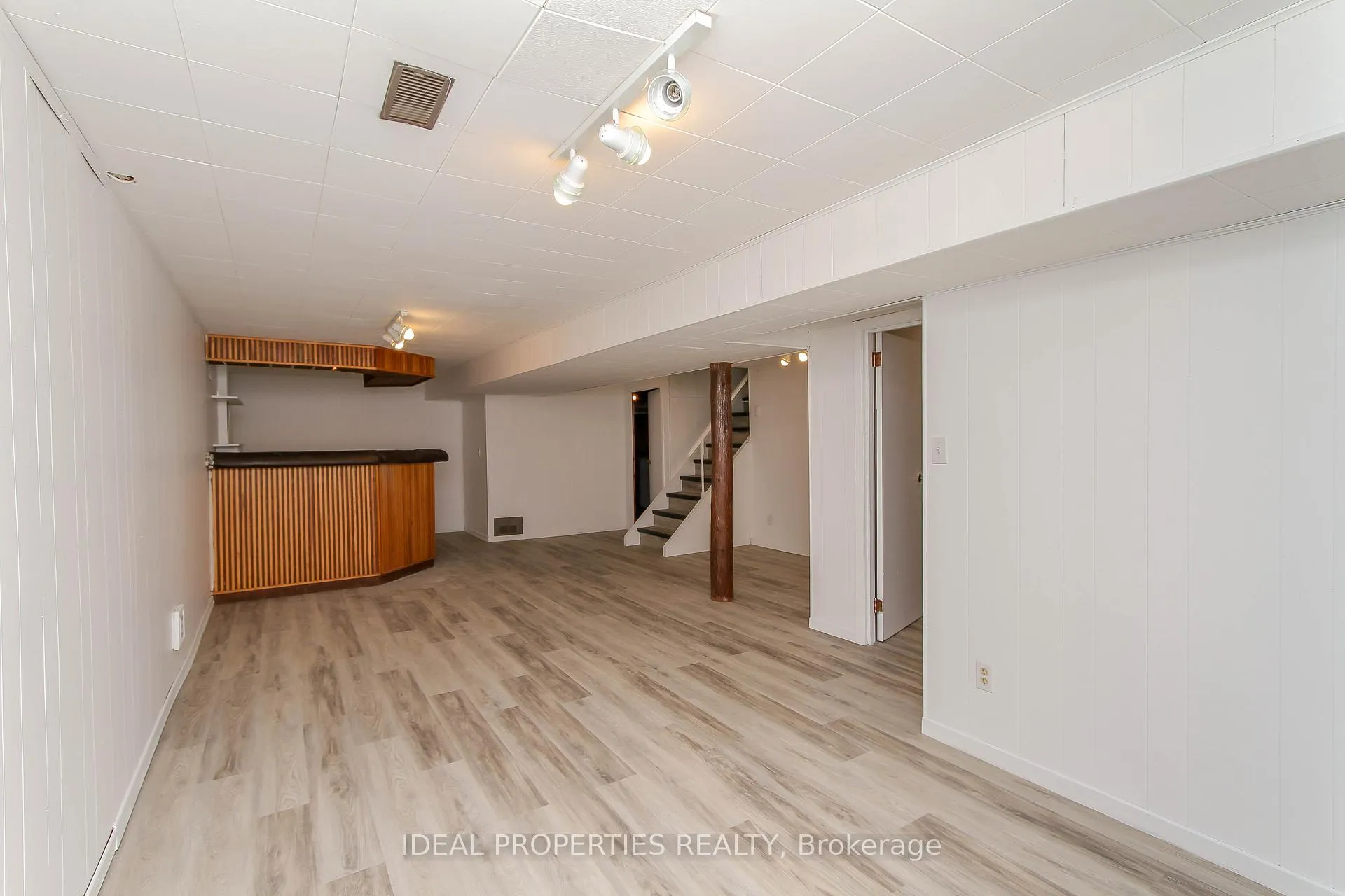 Photo 21 of 2699 Stone Crescent, Ottawa, Redwood Park — HOMEH