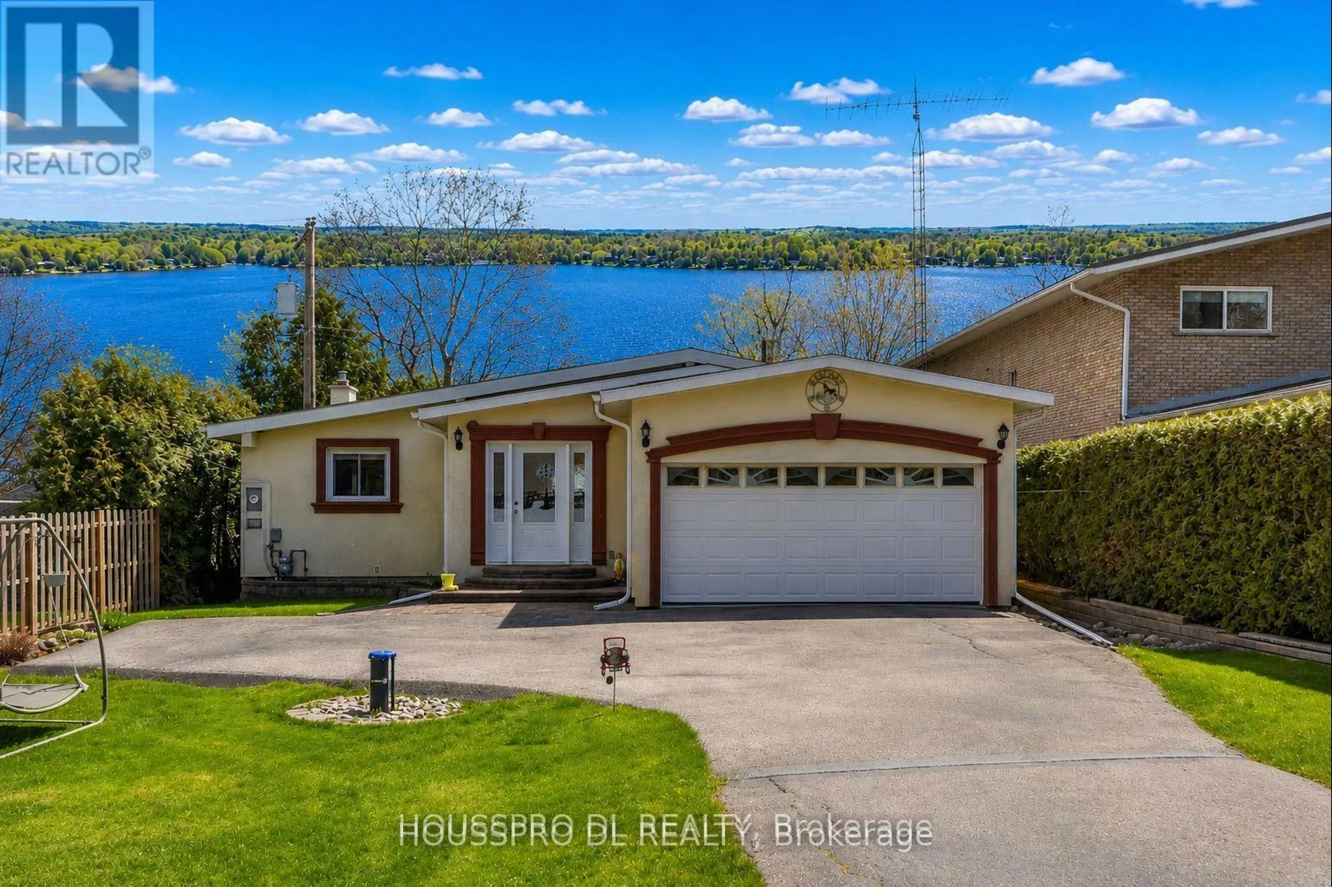 Photo 1 of 2683 Lakeshore Road E, Oro-Medonte, Rural Oro-Medonte — HOMEH
