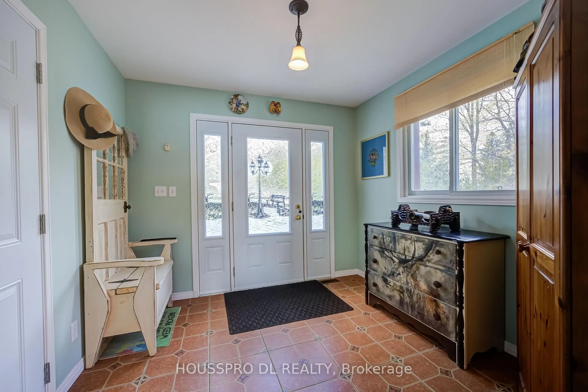 Photo 5 of 2683 Lakeshore Road E, Oro-Medonte, Rural Oro-Medonte — HOMEH