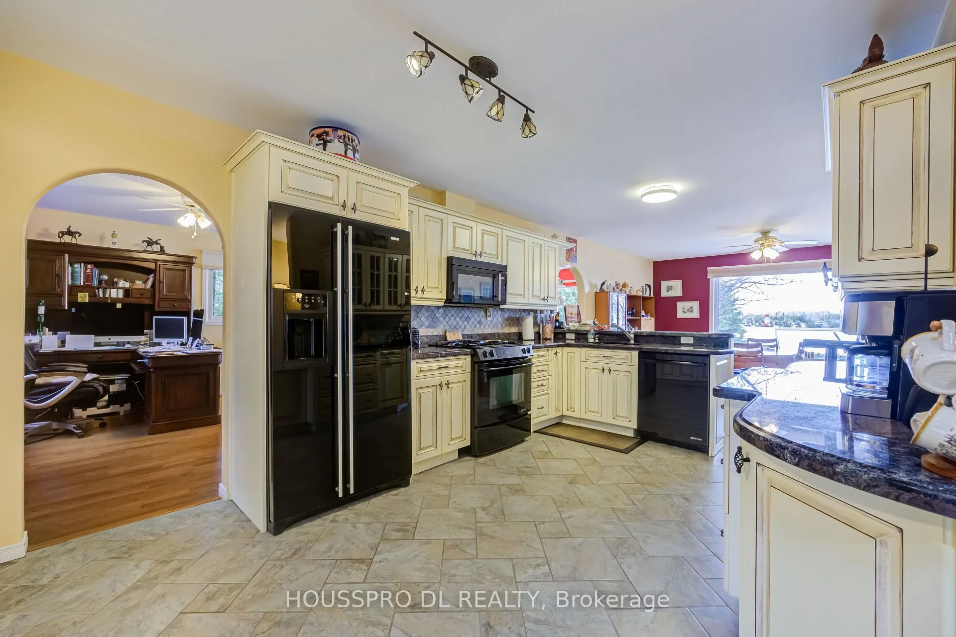 Photo 8 of 2683 Lakeshore Road E, Oro-Medonte, Rural Oro-Medonte — HOMEH