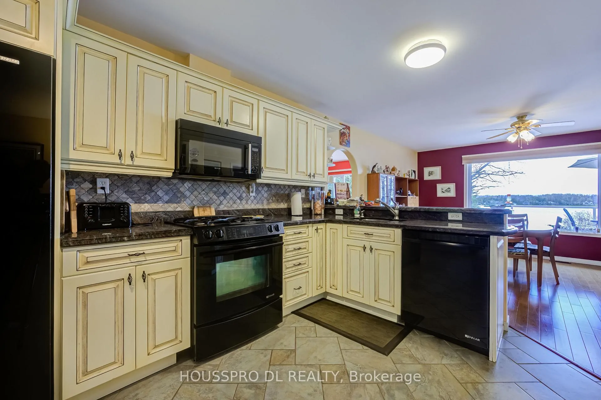Photo 10 of 2683 Lakeshore Road E, Oro-Medonte, Rural Oro-Medonte — HOMEH