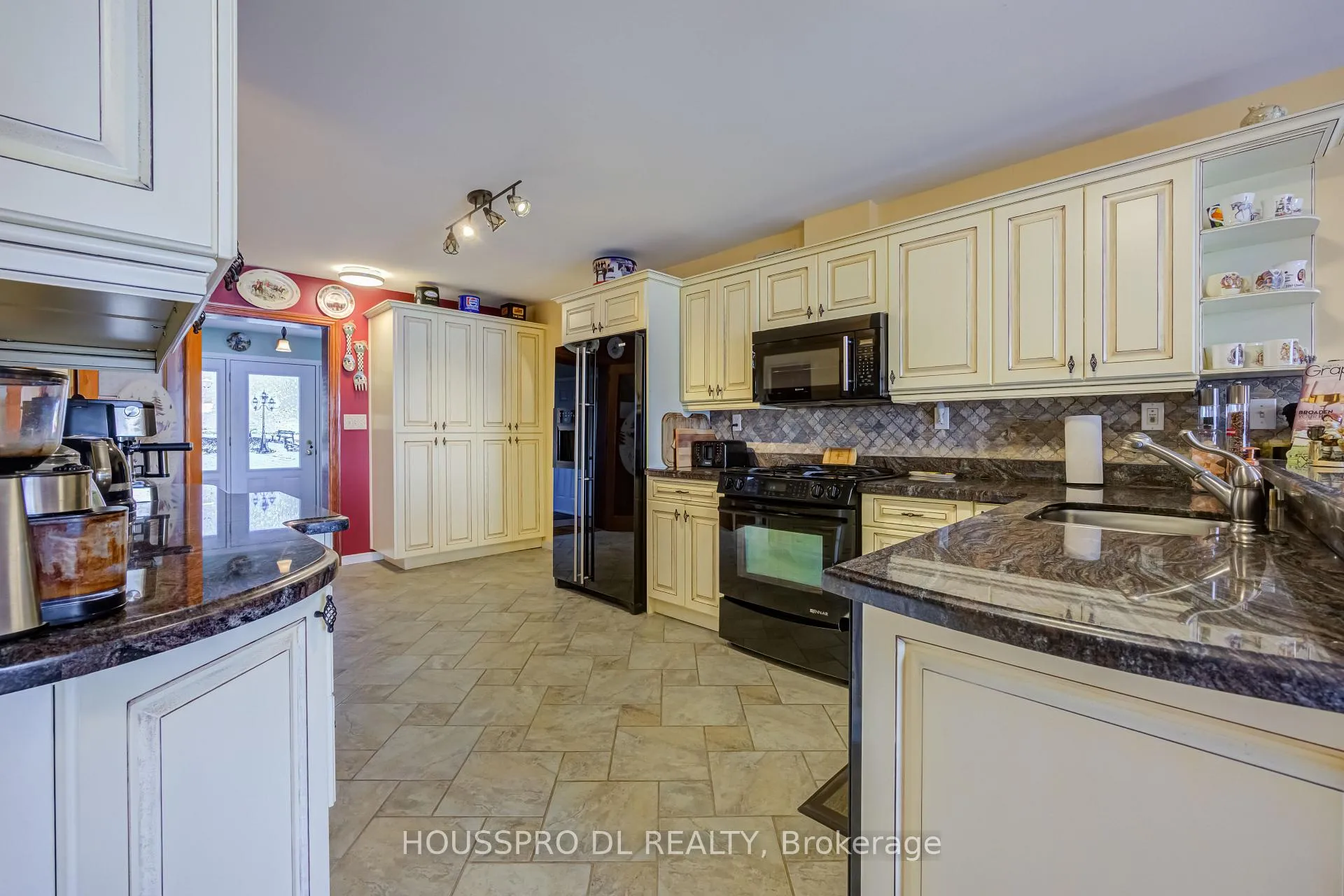 Photo 12 of 2683 Lakeshore Road E, Oro-Medonte, Rural Oro-Medonte — HOMEH