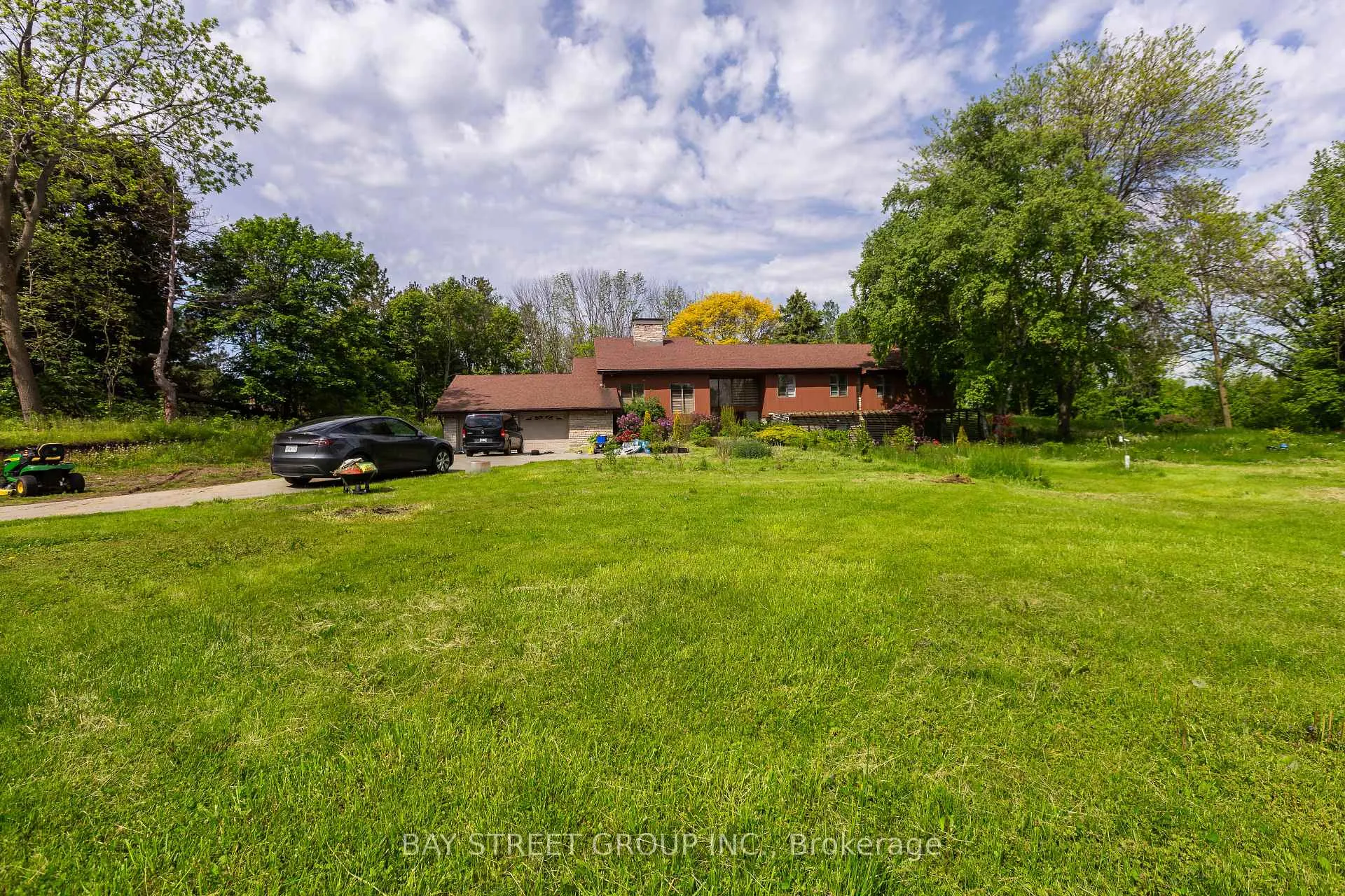 Front of 4395 4 Side Road