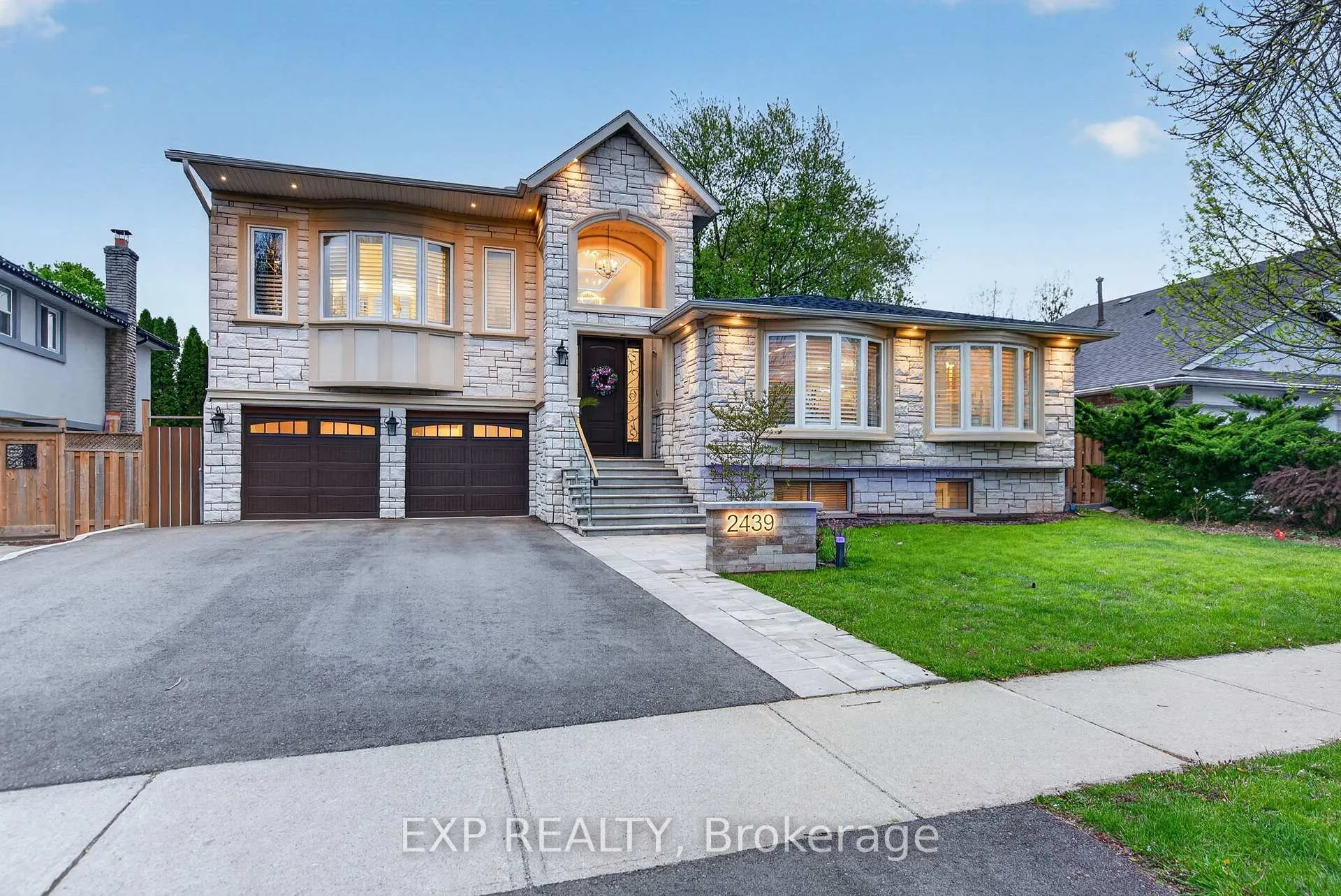 Photo 3 of 2439 Bridge Road, Oakville, West — HOMEH