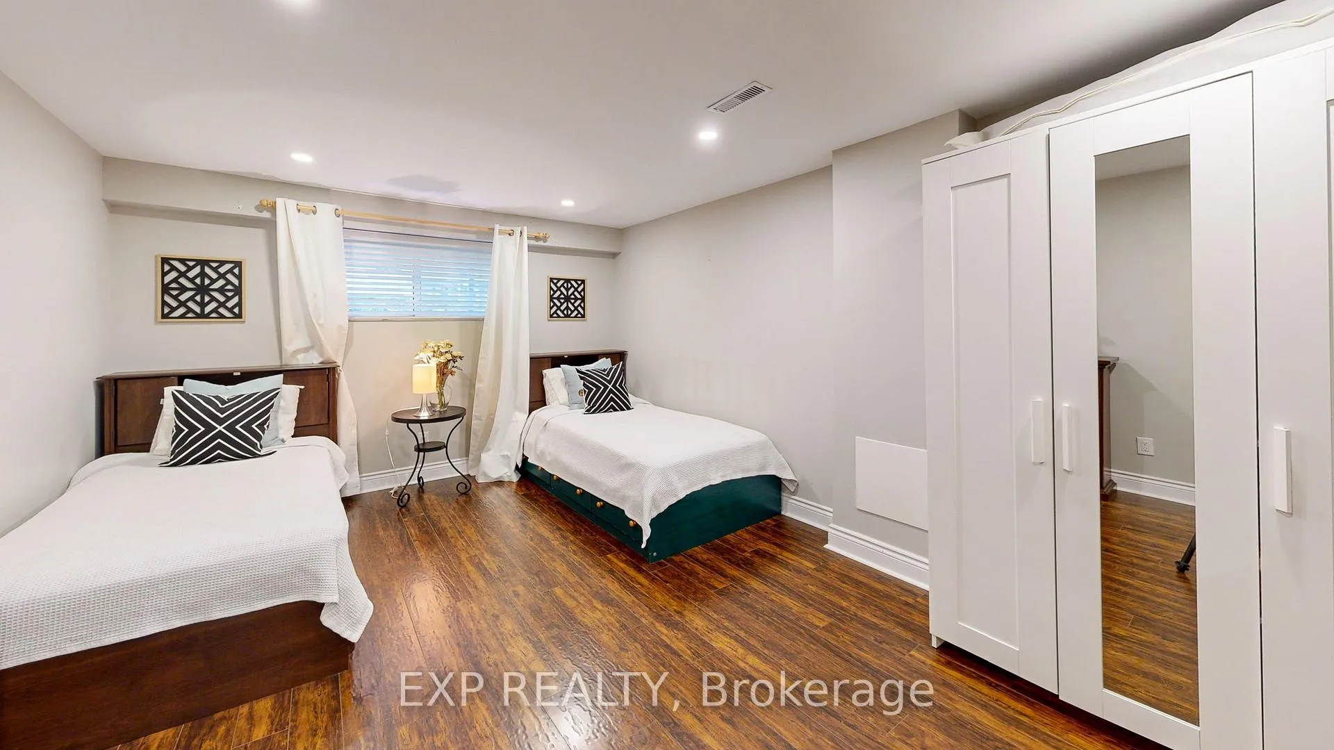 Photo 37 of 2439 Bridge Road, Oakville, West — HOMEH