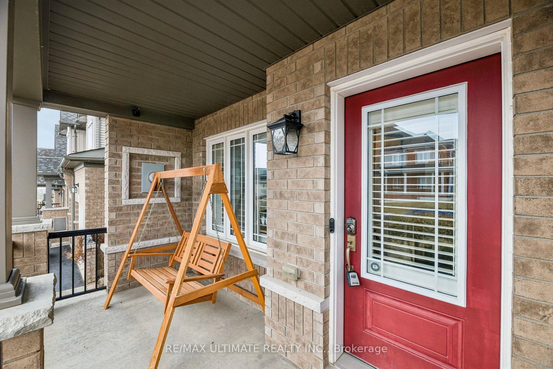 Photo 4 of 1825 Silverstone Crescent, Oshawa, Samac — HOMEH