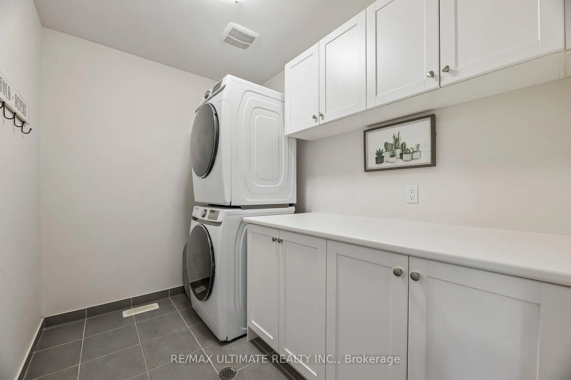 Photo 24 of 1825 Silverstone Crescent, Oshawa, Samac — HOMEH