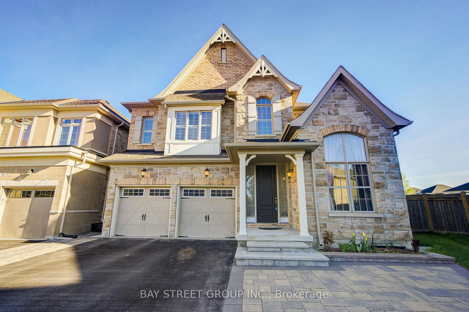 Photo 2 of 28 Boland Court, Aurora, Rural Aurora — HOMEH