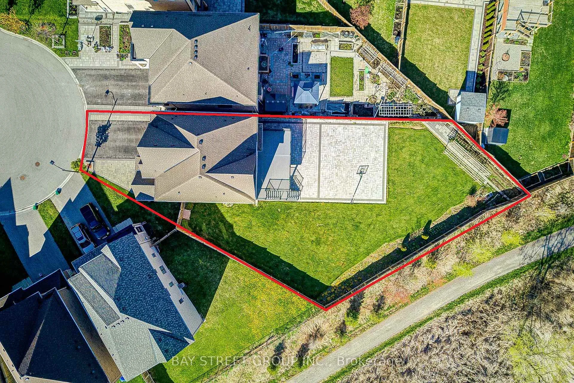 Photo 3 of 28 Boland Court, Aurora, Rural Aurora — HOMEH