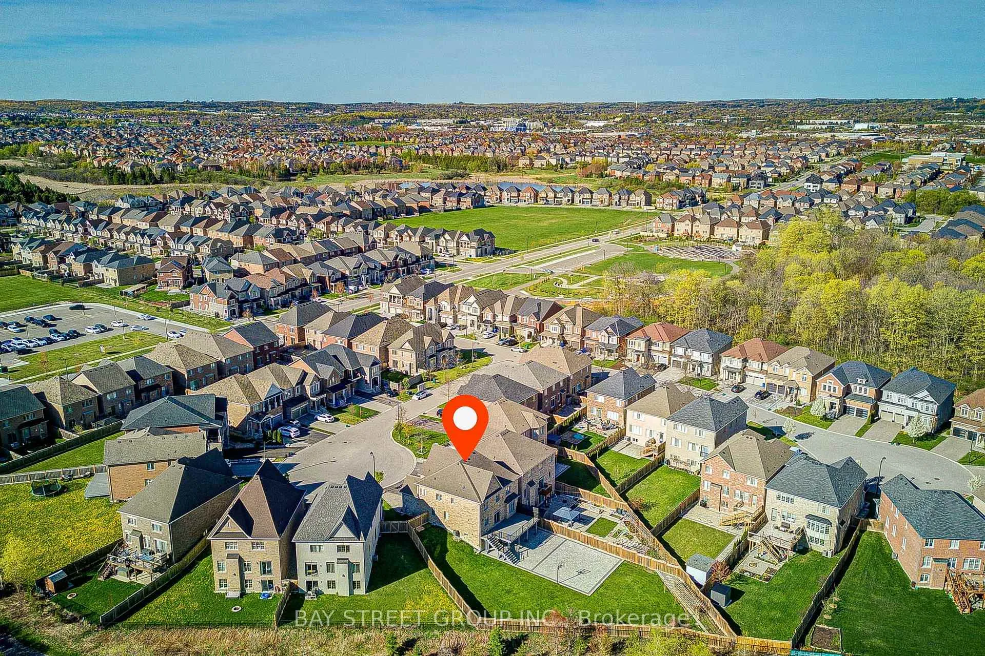 Photo 4 of 28 Boland Court, Aurora, Rural Aurora — HOMEH