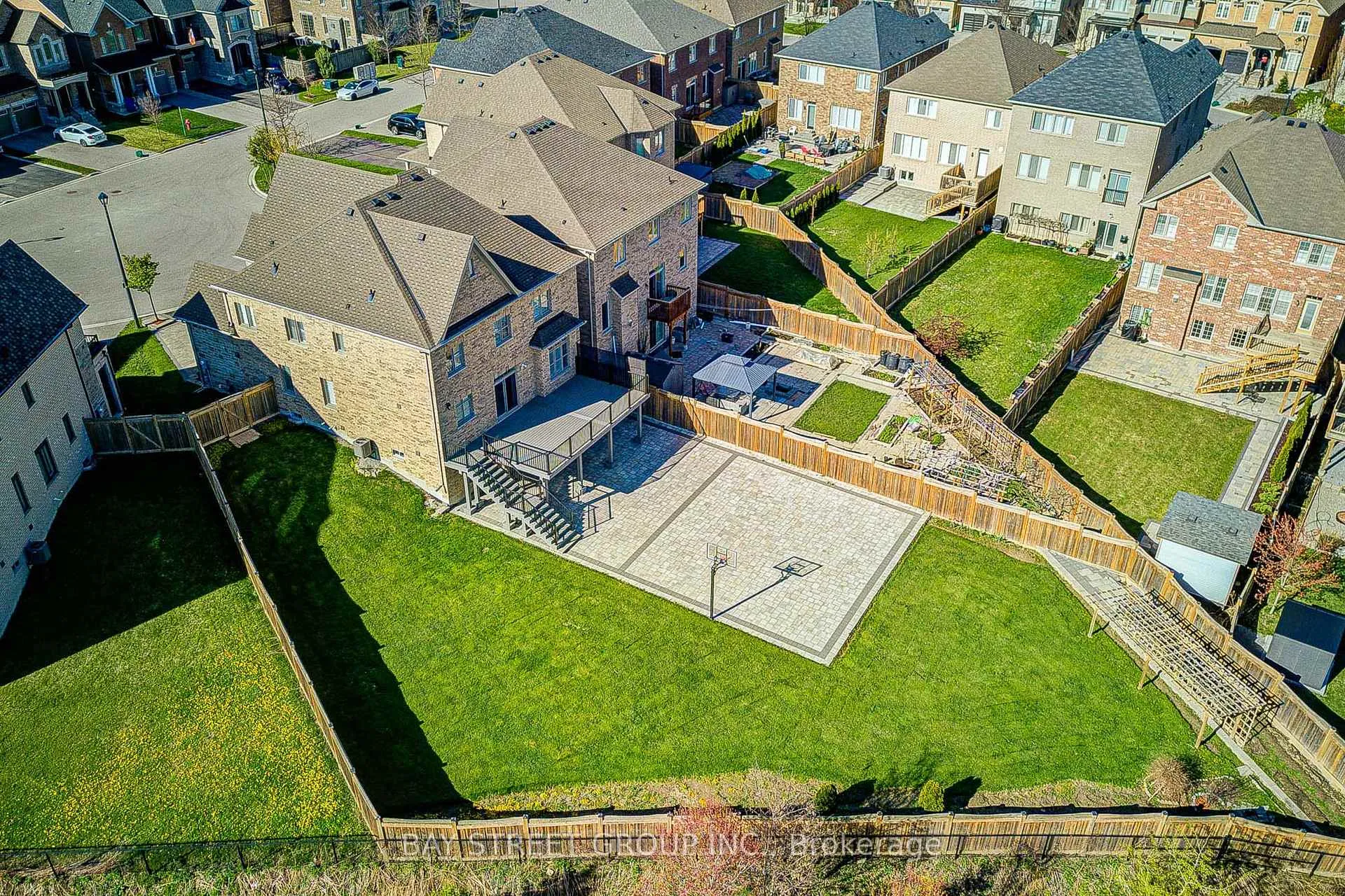 Photo 9 of 28 Boland Court, Aurora, Rural Aurora — HOMEH