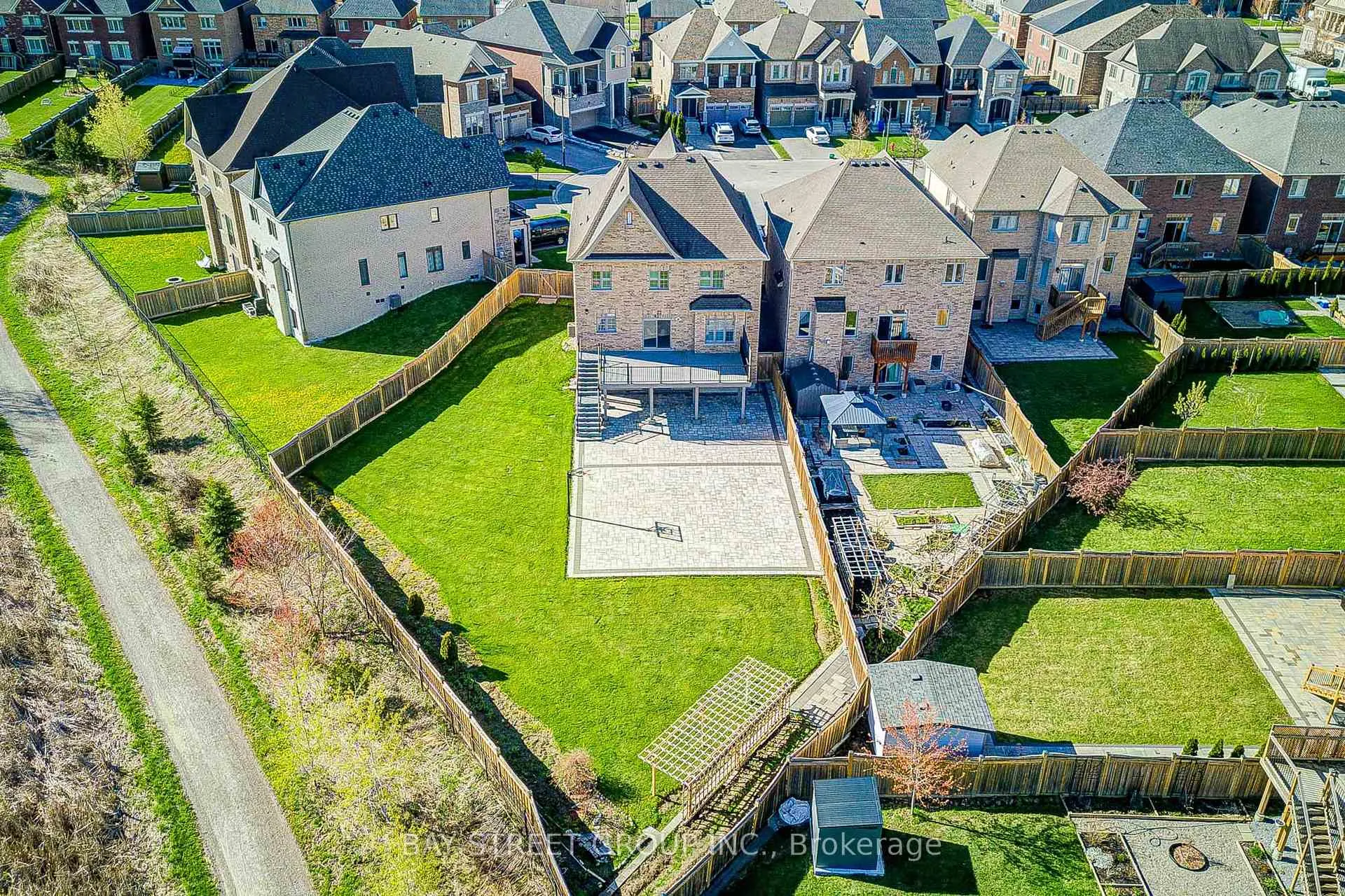 Photo 10 of 28 Boland Court, Aurora, Rural Aurora — HOMEH