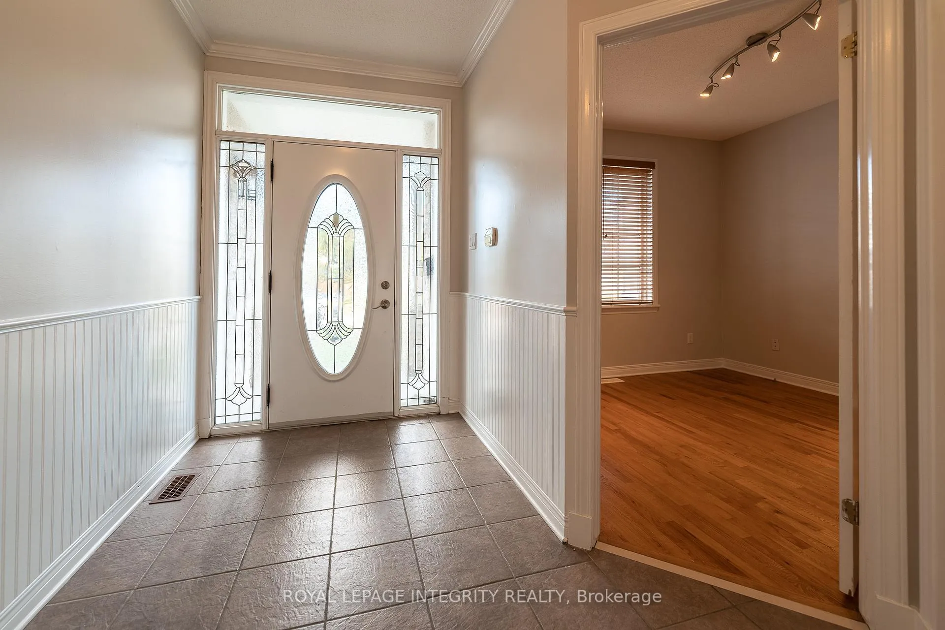 Photo 3 of 12 Maple Stand Way, Ottawa, Barrhaven East — HOMEH