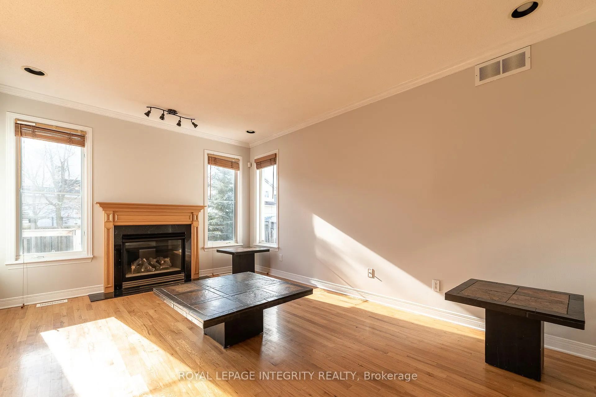 Photo 9 of 12 Maple Stand Way, Ottawa, Barrhaven East — HOMEH