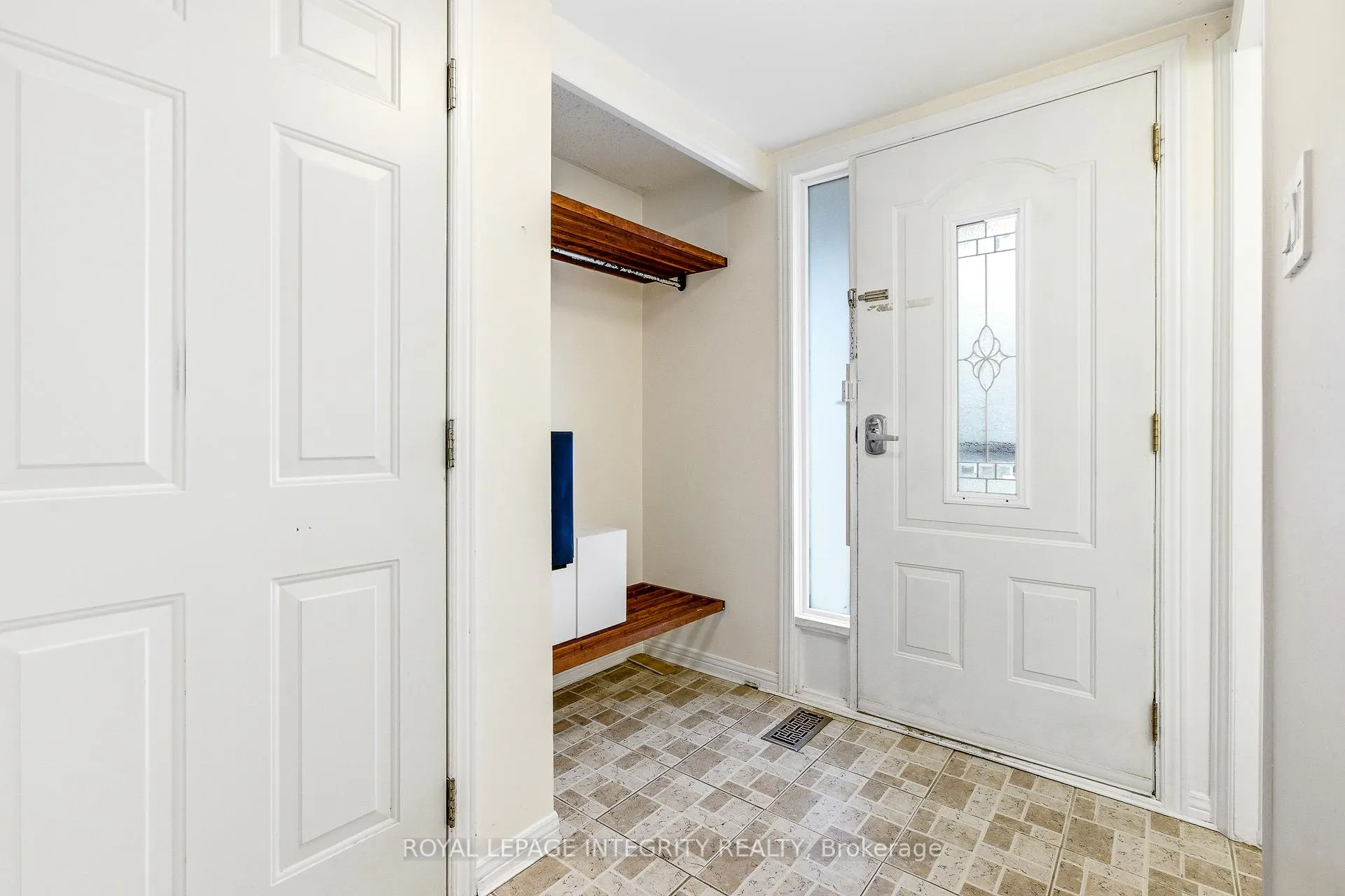 Photo 2 of Unit 33, 3205 Uplands Drive, Ottawa, Hunt Club Woods — HOMEH