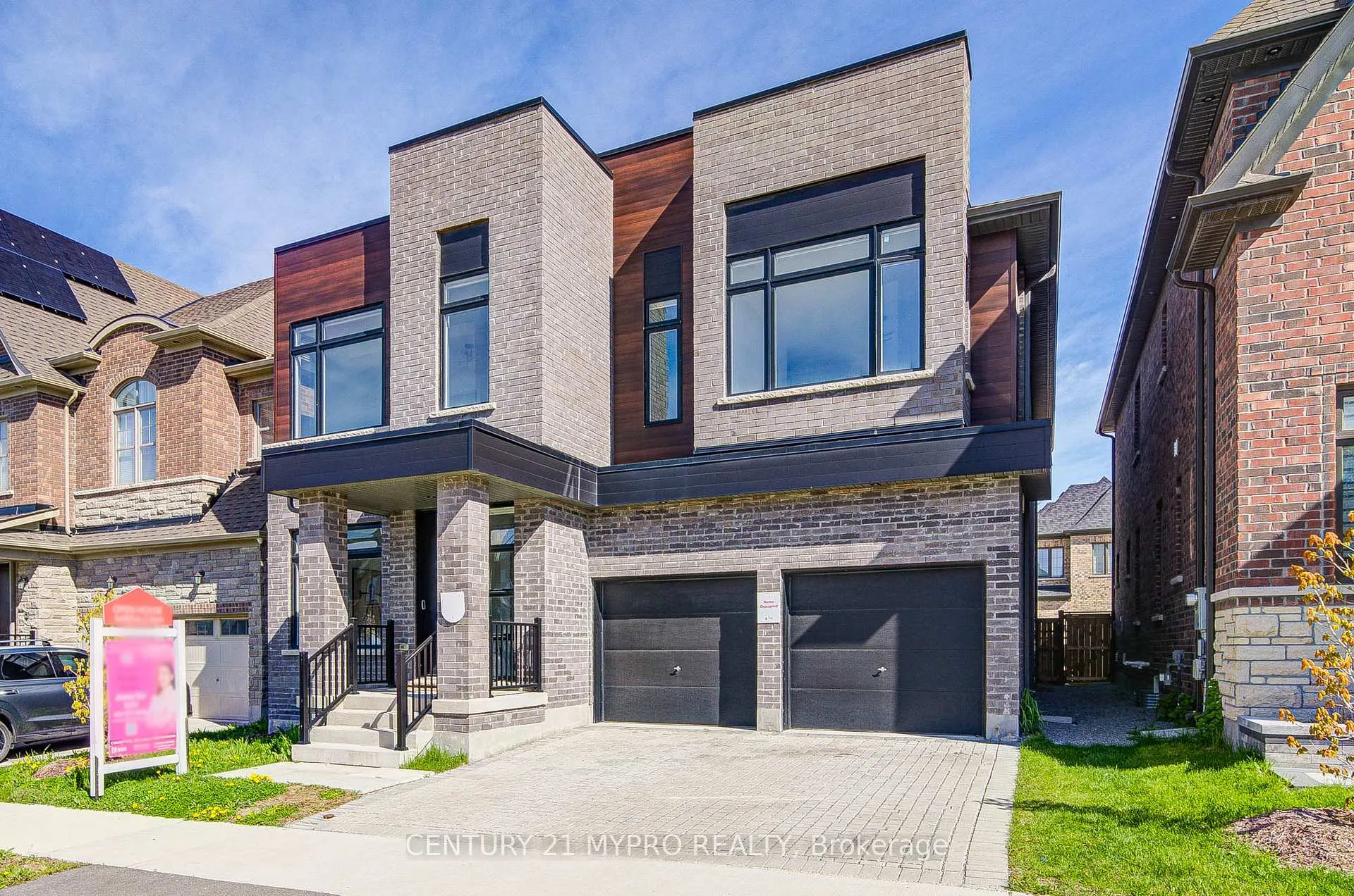 Photo 2 of 12 Vanderbergh Avenue, Markham, Angus Glen — HOMEH
