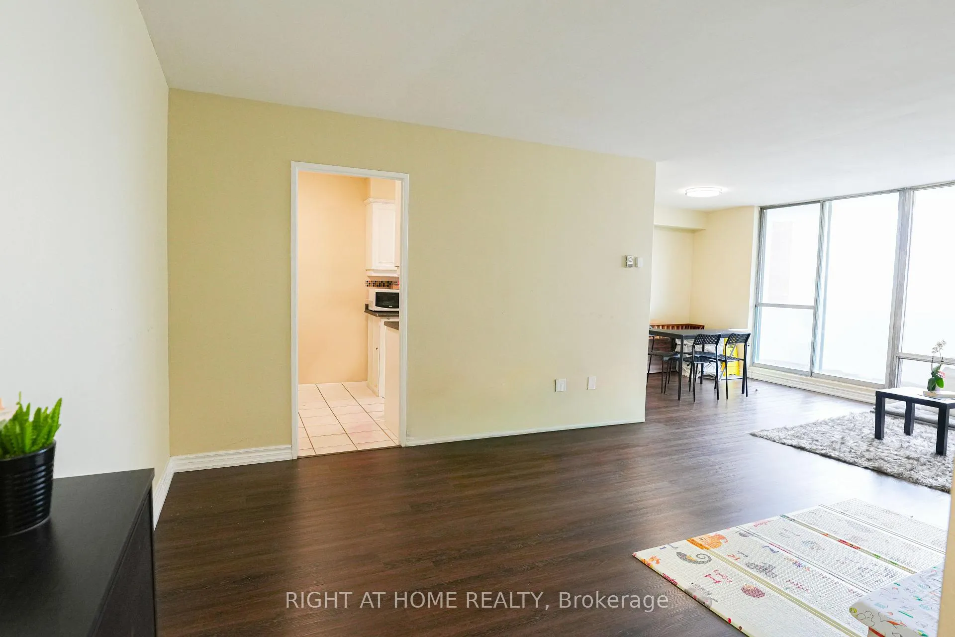 Photo 2 of Unit 2203, 1 Massey Square, Toronto, Crescent Town — HOMEH