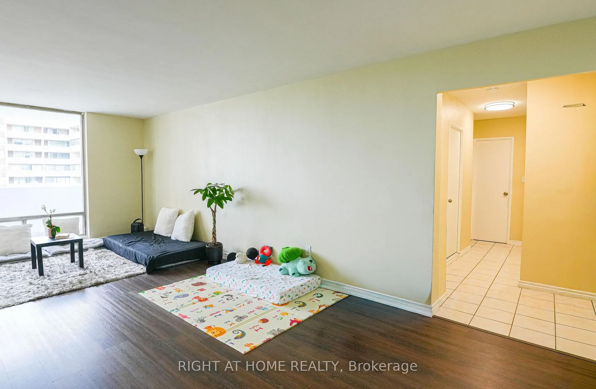 Photo 3 of Unit 2203, 1 Massey Square, Toronto, Crescent Town — HOMEH