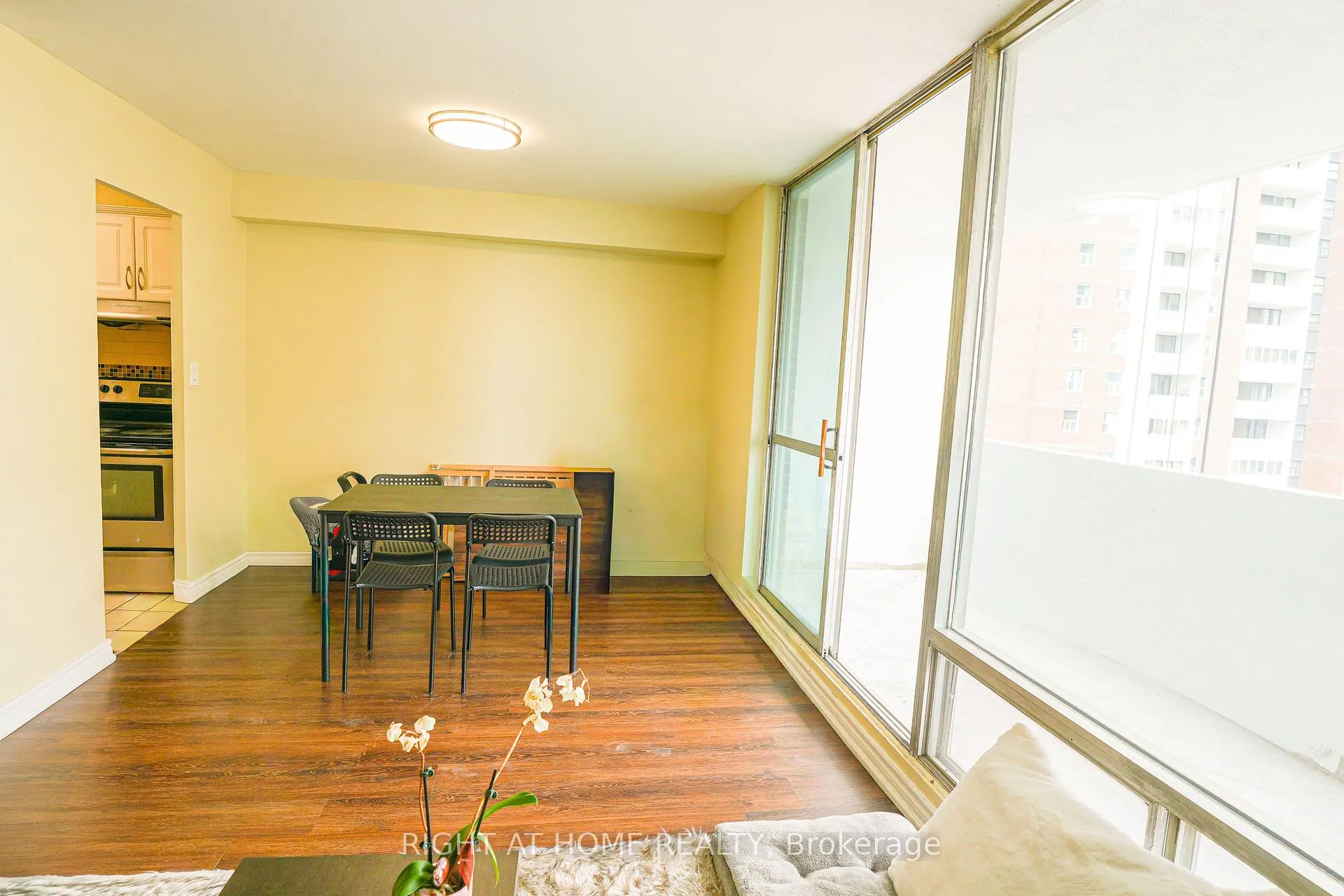 Photo 4 of Unit 2203, 1 Massey Square, Toronto, Crescent Town — HOMEH