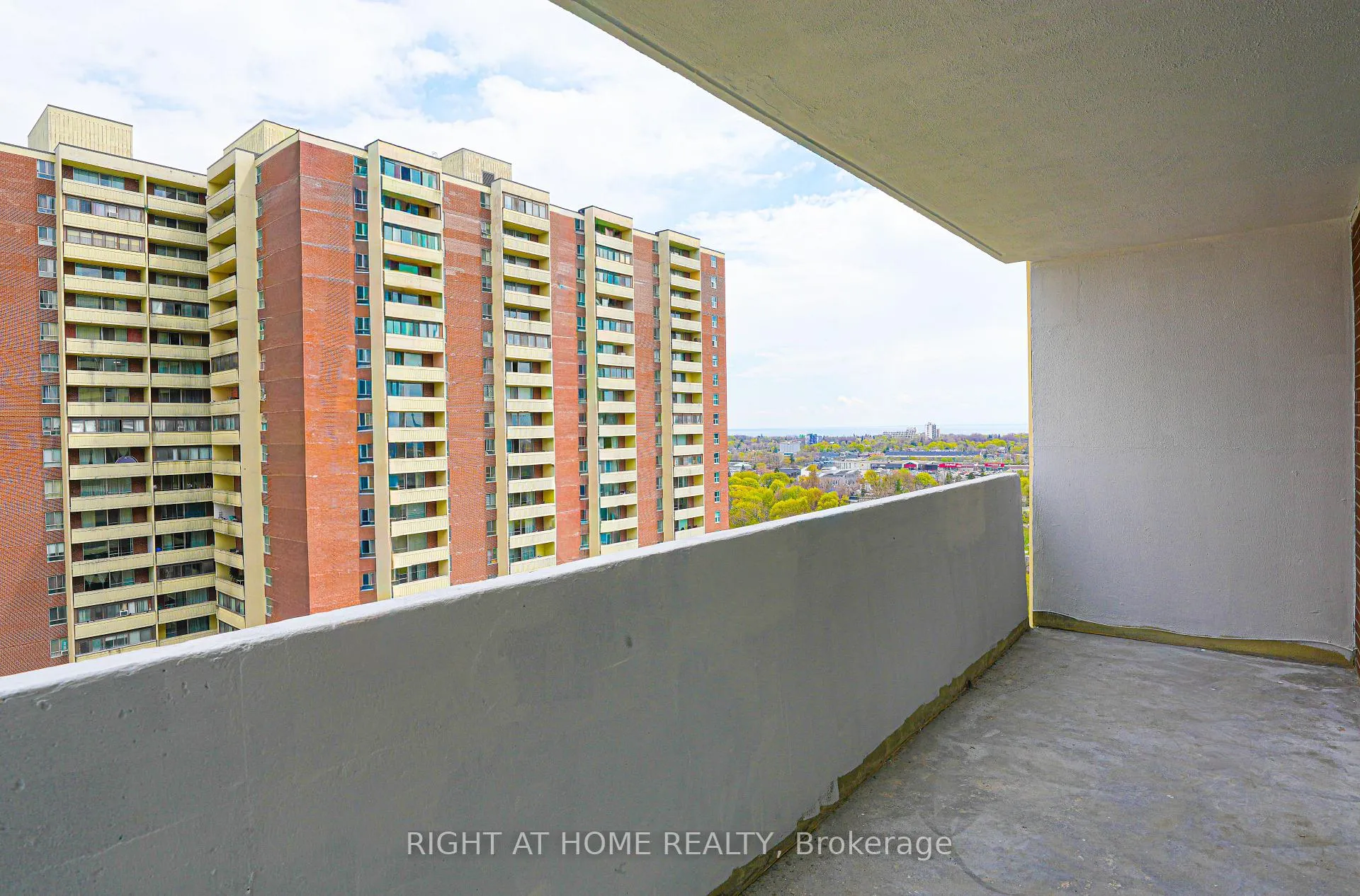 Photo 6 of Unit 2203, 1 Massey Square, Toronto, Crescent Town — HOMEH