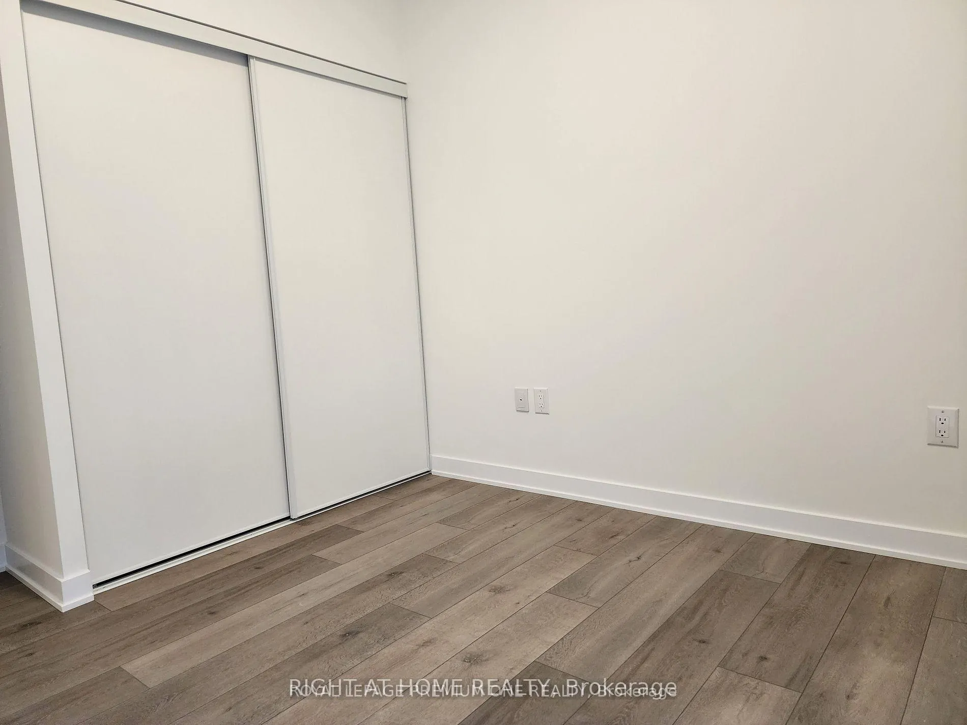 Photo 10 of Unit 502, 10 Honeycrisp Crescent, Vaughan, Vaughan Corporate Centre — HOMEH