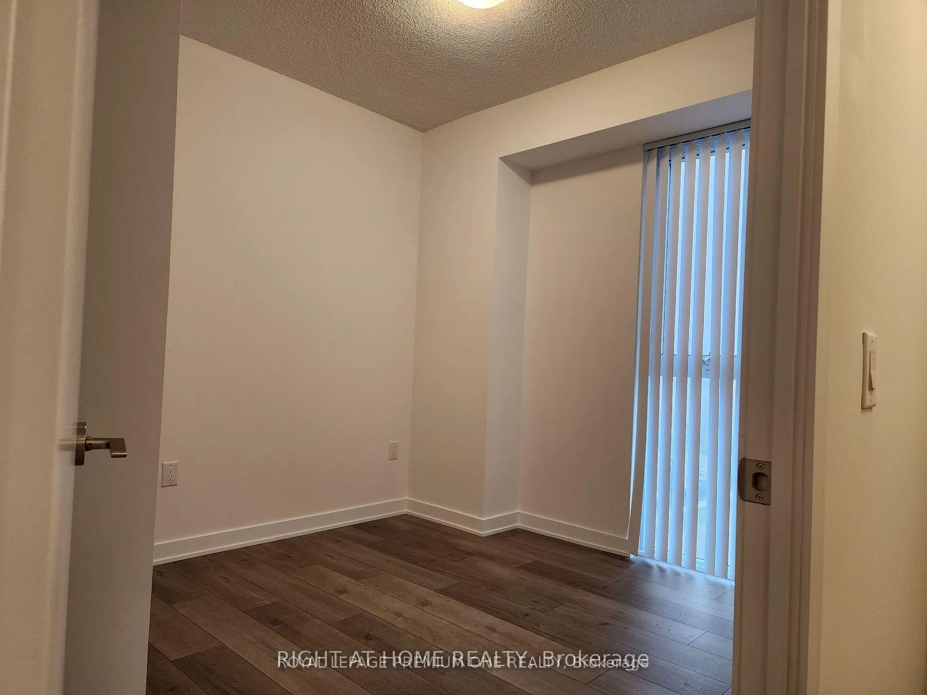 Photo 11 of Unit 502, 10 Honeycrisp Crescent, Vaughan, Vaughan Corporate Centre — HOMEH