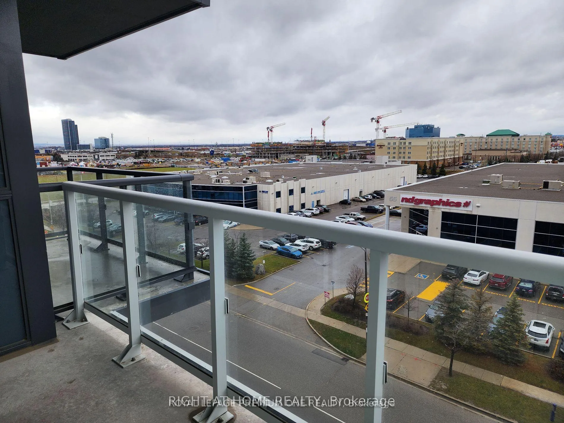 Photo 13 of Unit 502, 10 Honeycrisp Crescent, Vaughan, Vaughan Corporate Centre — HOMEH