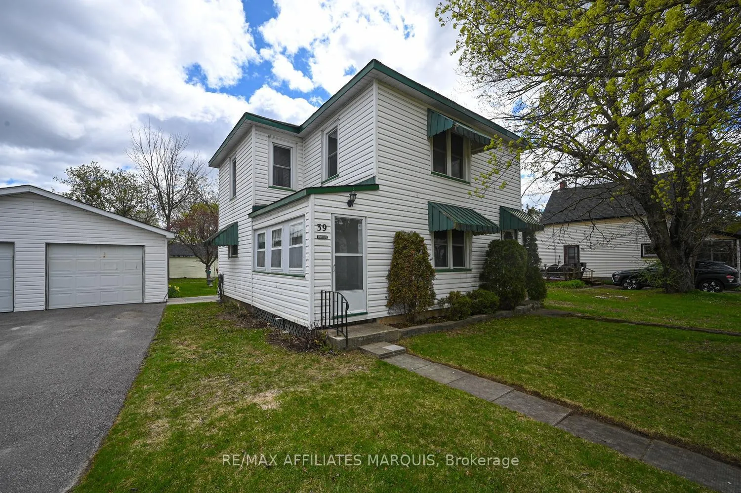 Photo 4 of 39 Merrick Street, Smiths Falls — HOMEH
