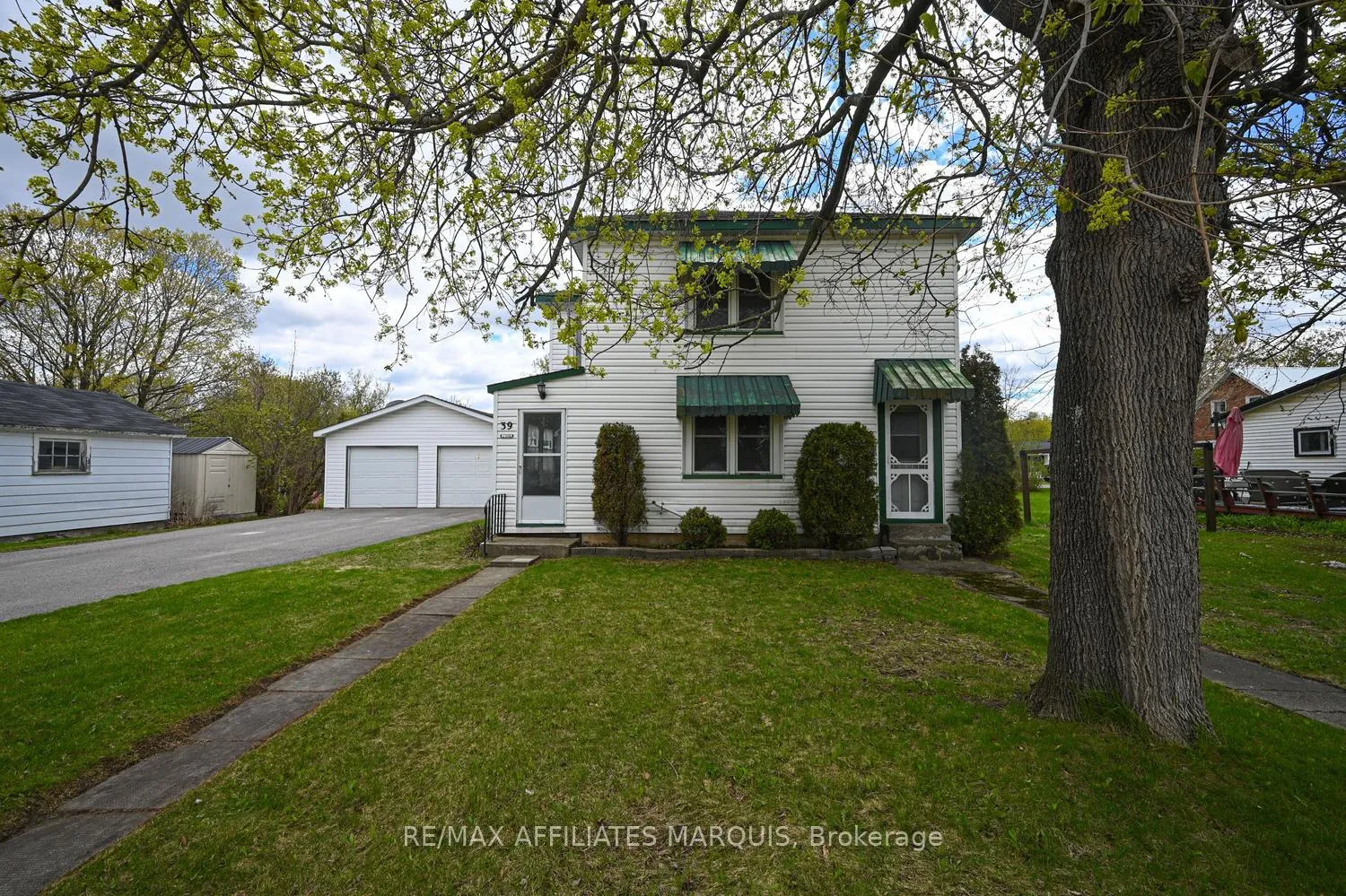 Photo 6 of 39 Merrick Street, Smiths Falls — HOMEH